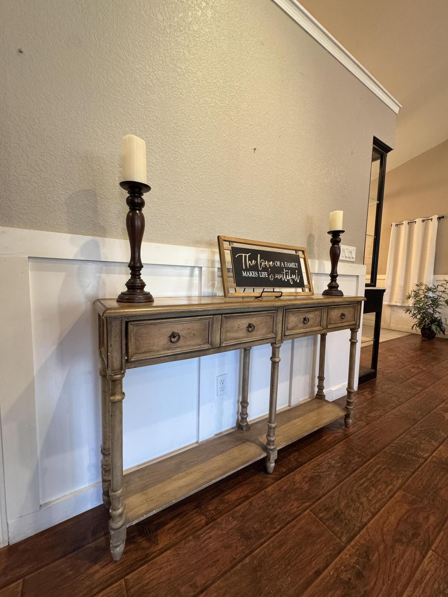 1827 E Evergreen Ct, Visalia, CA 93292