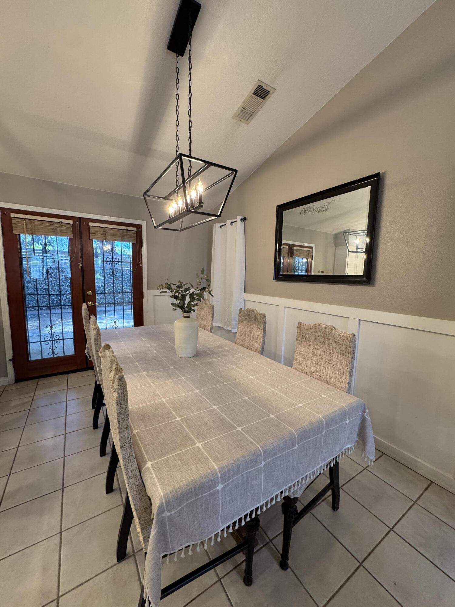 1827 E Evergreen Ct, Visalia, CA 93292