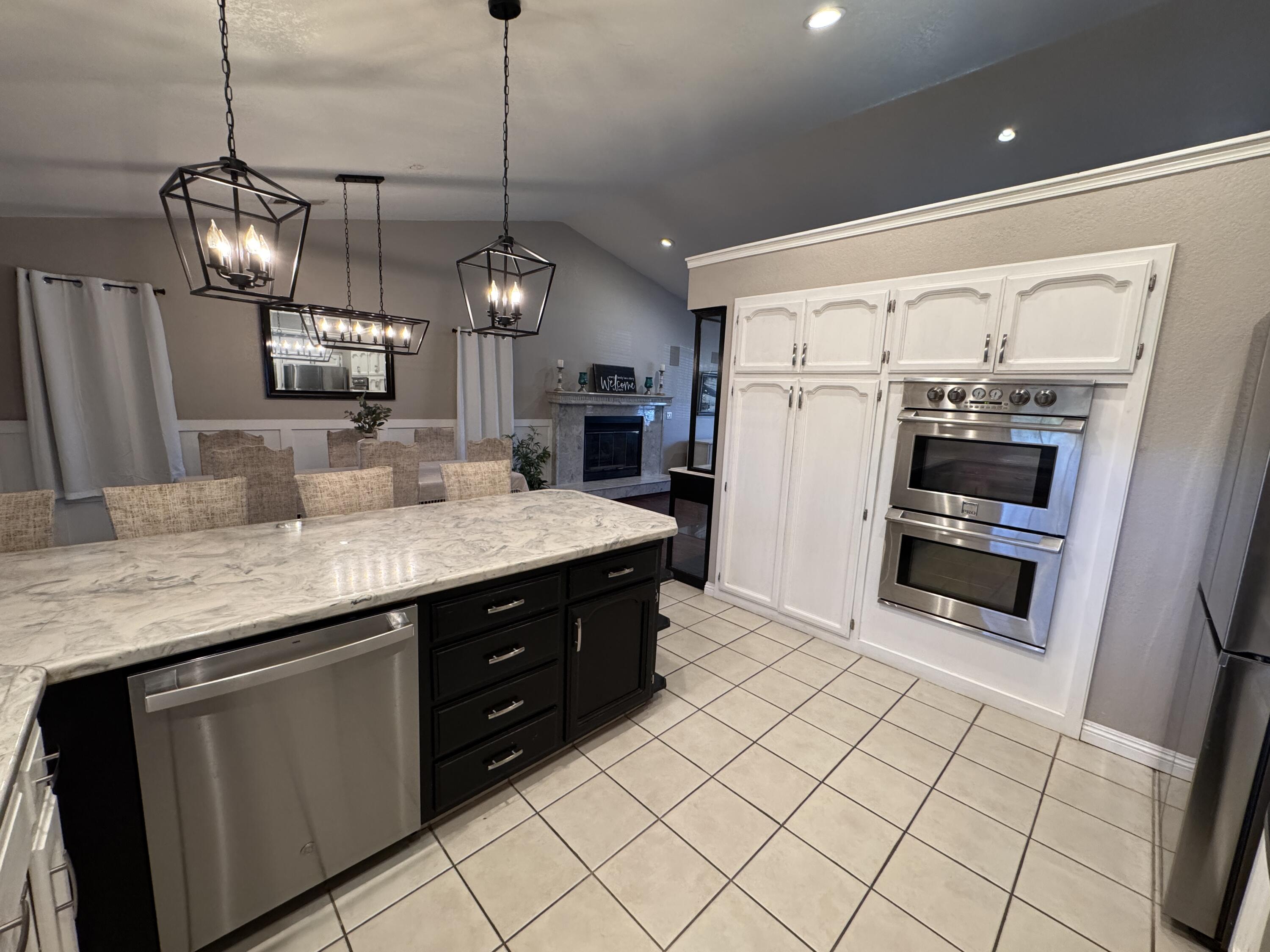 1827 E Evergreen Ct, Visalia, CA 93292