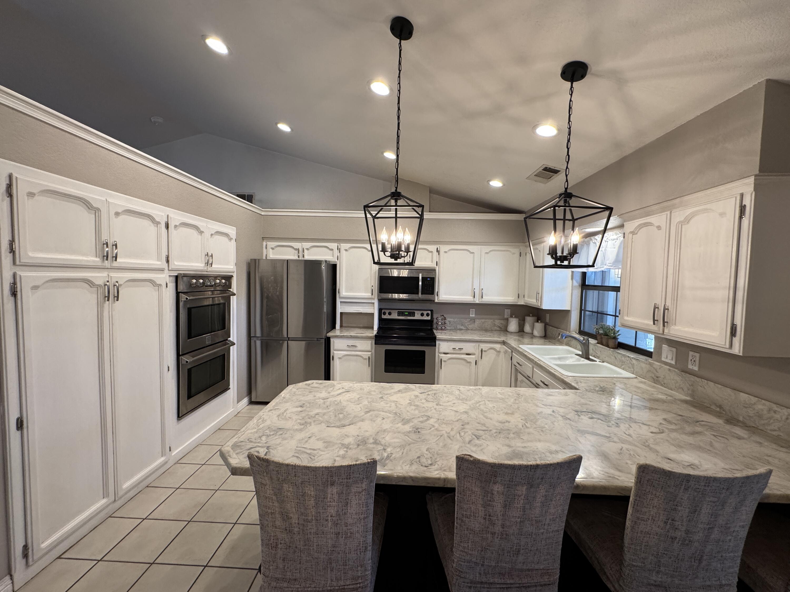 1827 E Evergreen Ct, Visalia, CA 93292