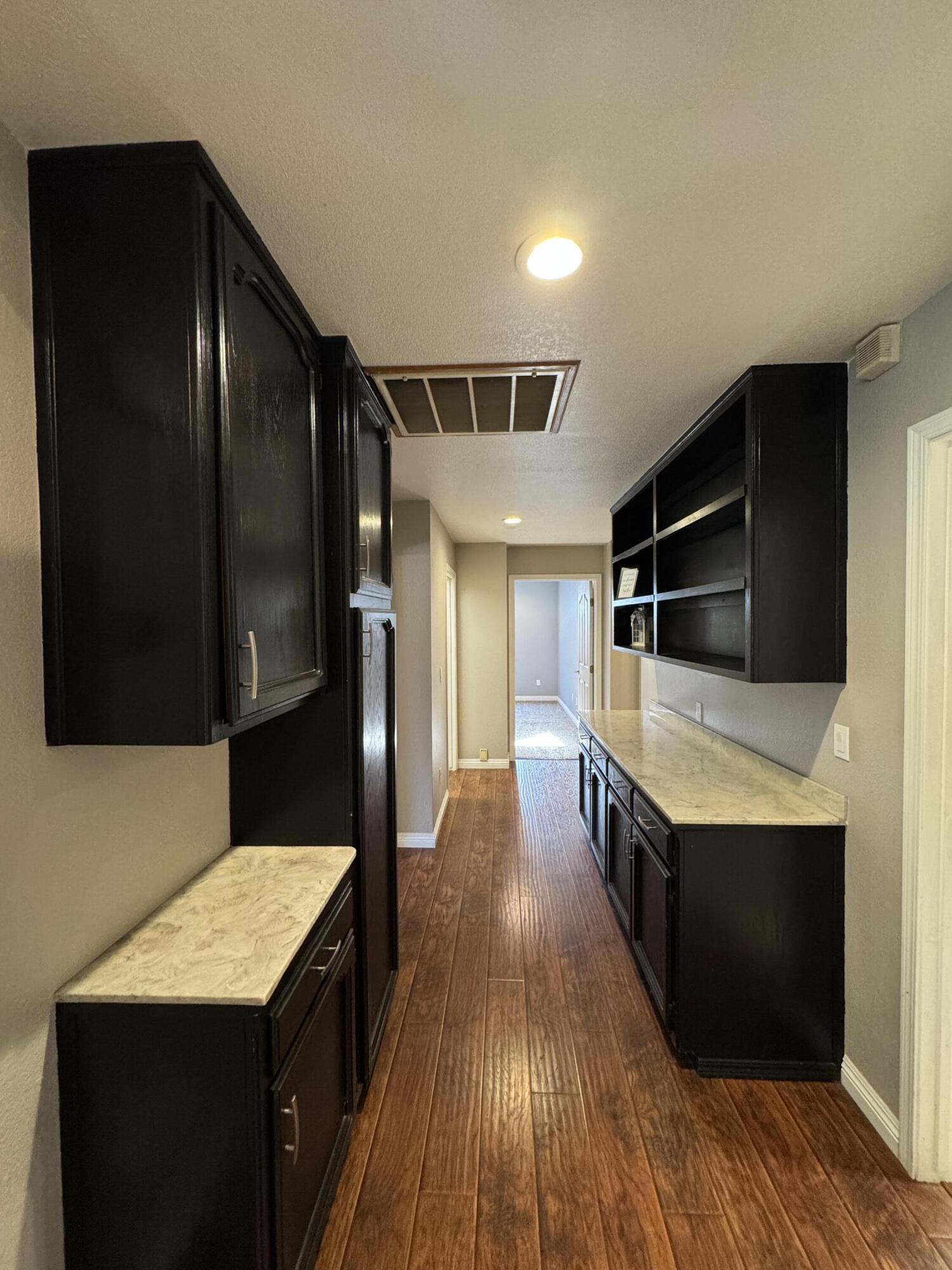 1827 E Evergreen Ct, Visalia, CA 93292