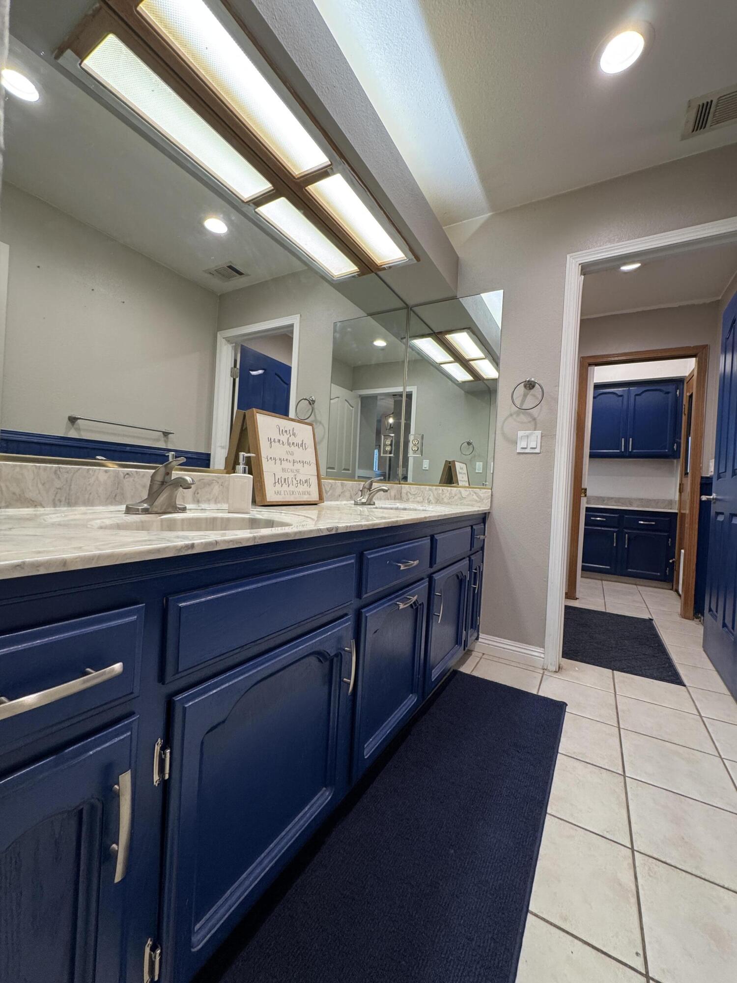 1827 E Evergreen Ct, Visalia, CA 93292