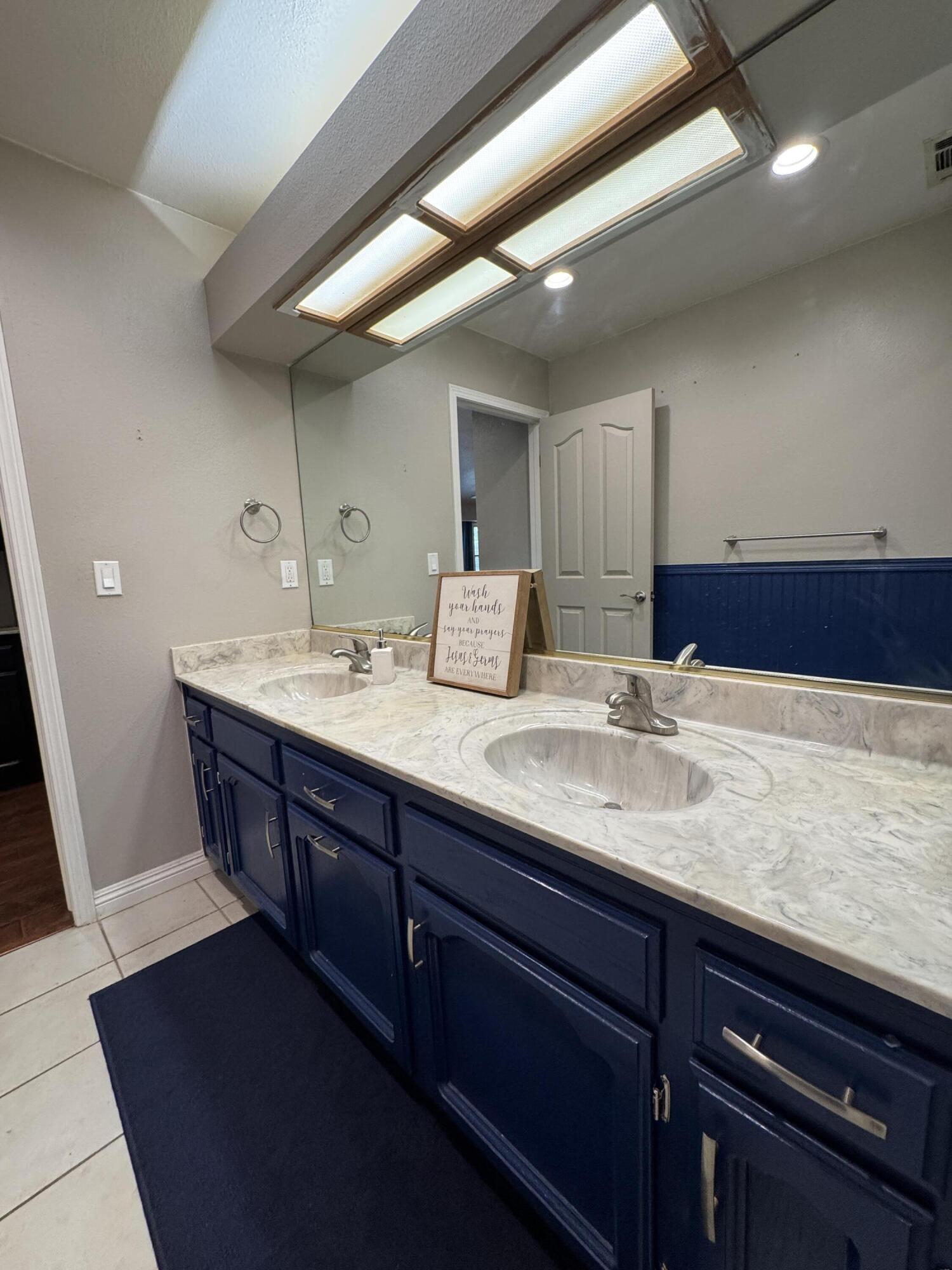 1827 E Evergreen Ct, Visalia, CA 93292