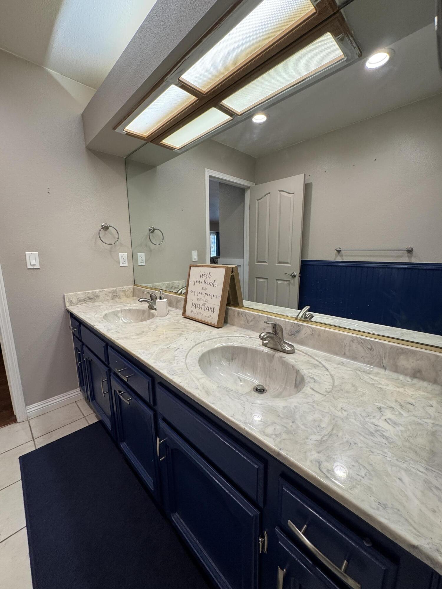 1827 E Evergreen Ct, Visalia, CA 93292