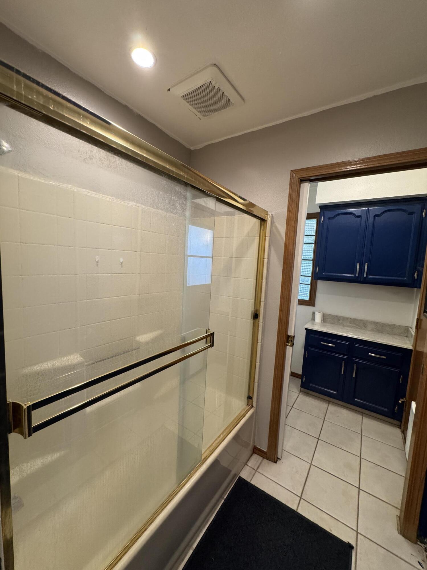 1827 E Evergreen Ct, Visalia, CA 93292