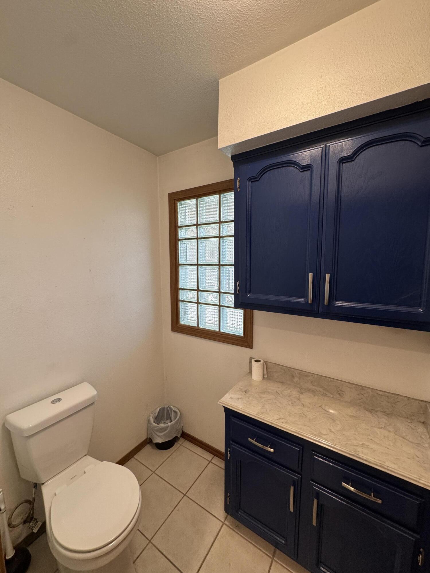 1827 E Evergreen Ct, Visalia, CA 93292