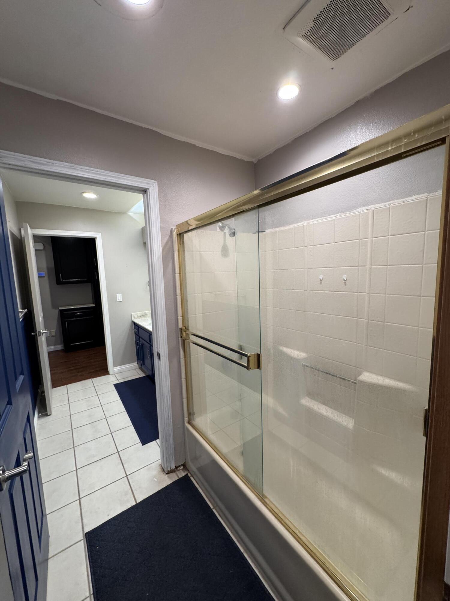 1827 E Evergreen Ct, Visalia, CA 93292