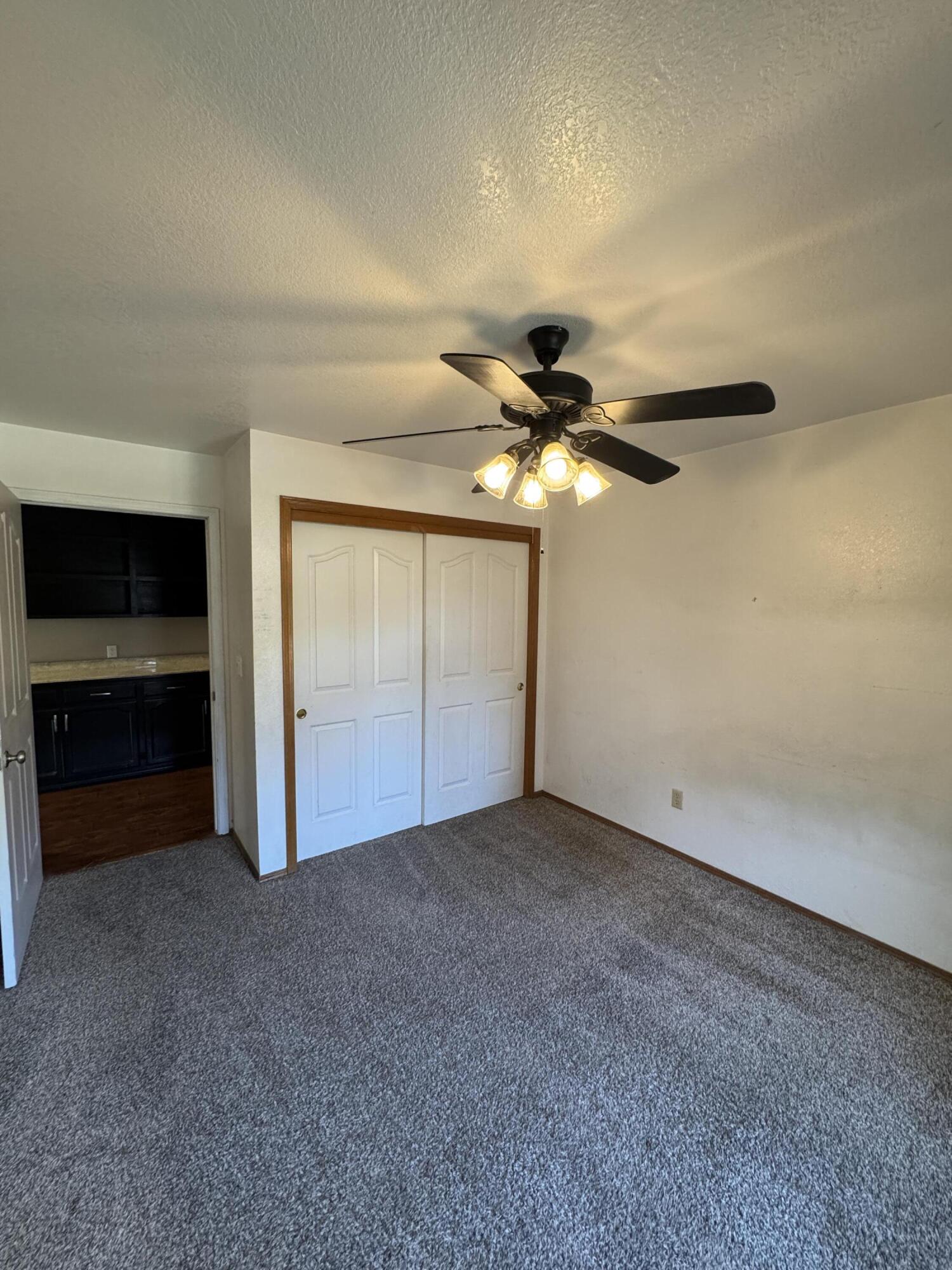 1827 E Evergreen Ct, Visalia, CA 93292