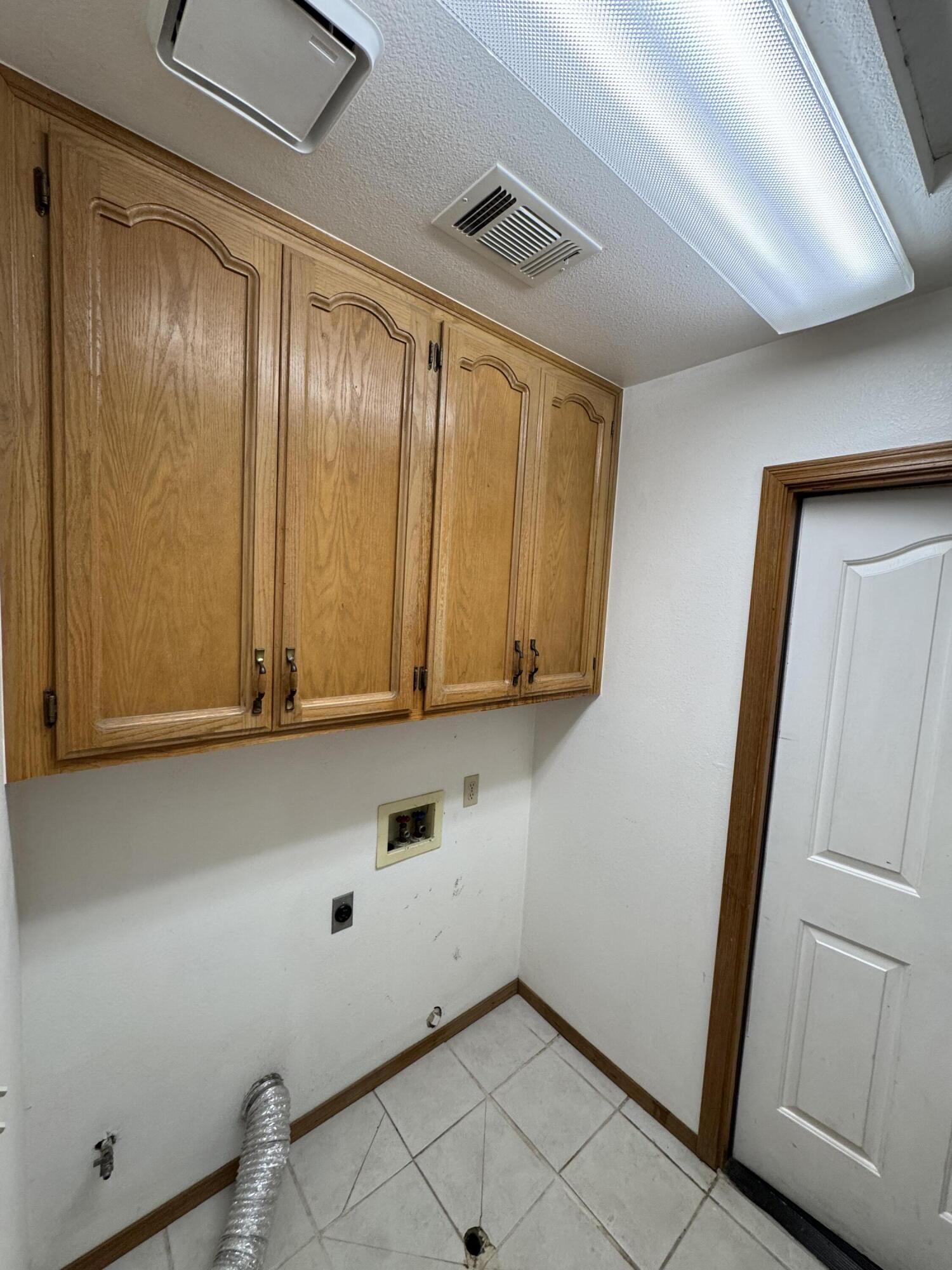 1827 E Evergreen Ct, Visalia, CA 93292