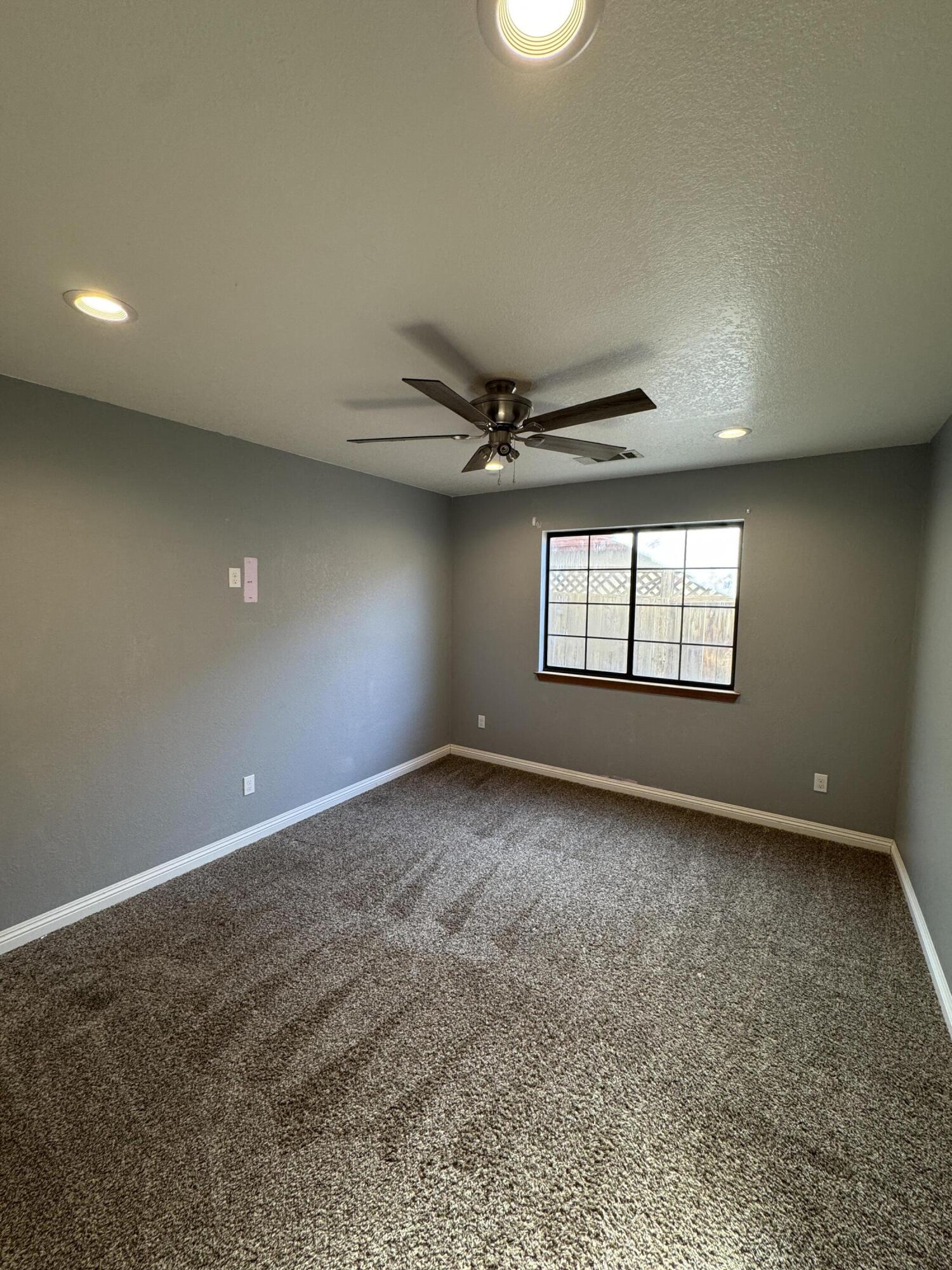 1827 E Evergreen Ct, Visalia, CA 93292