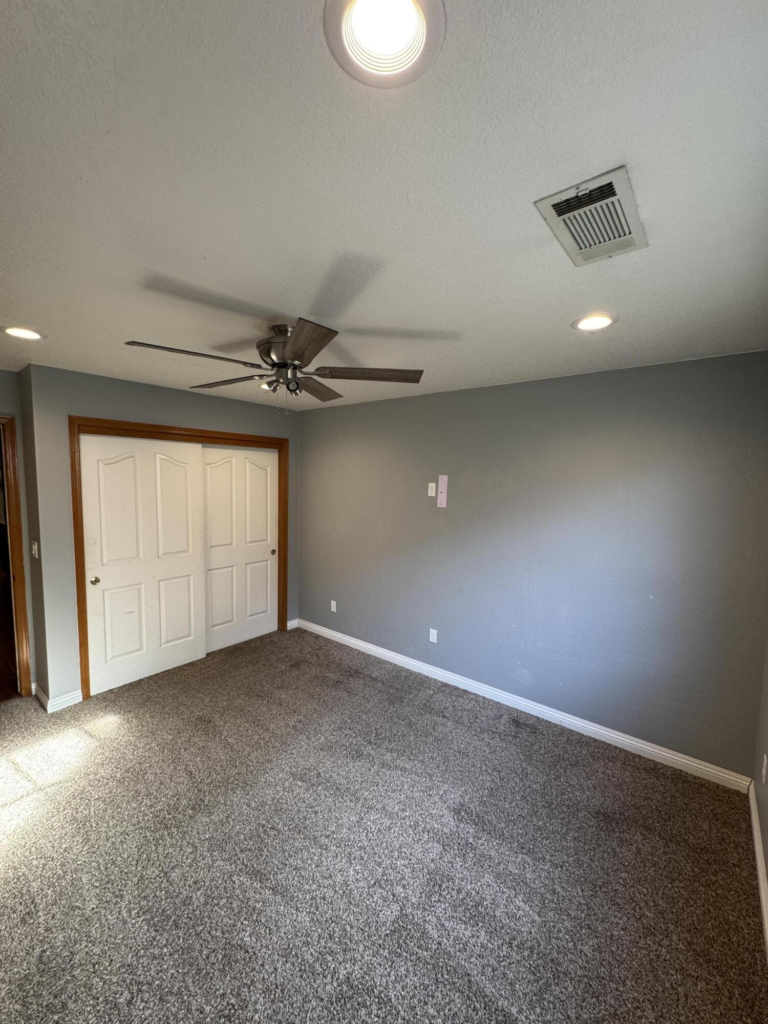 1827 E Evergreen Ct, Visalia, CA 93292