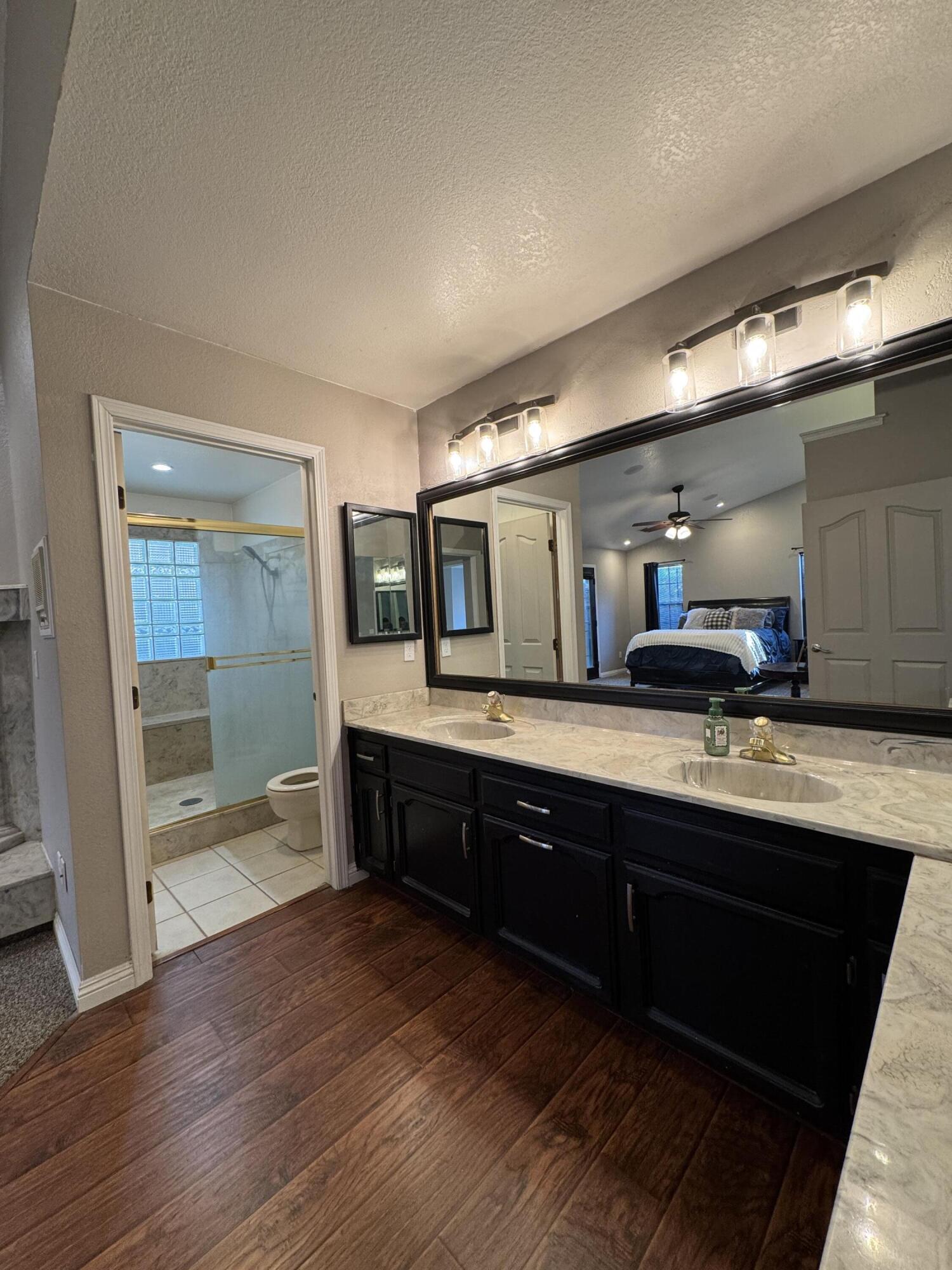 1827 E Evergreen Ct, Visalia, CA 93292