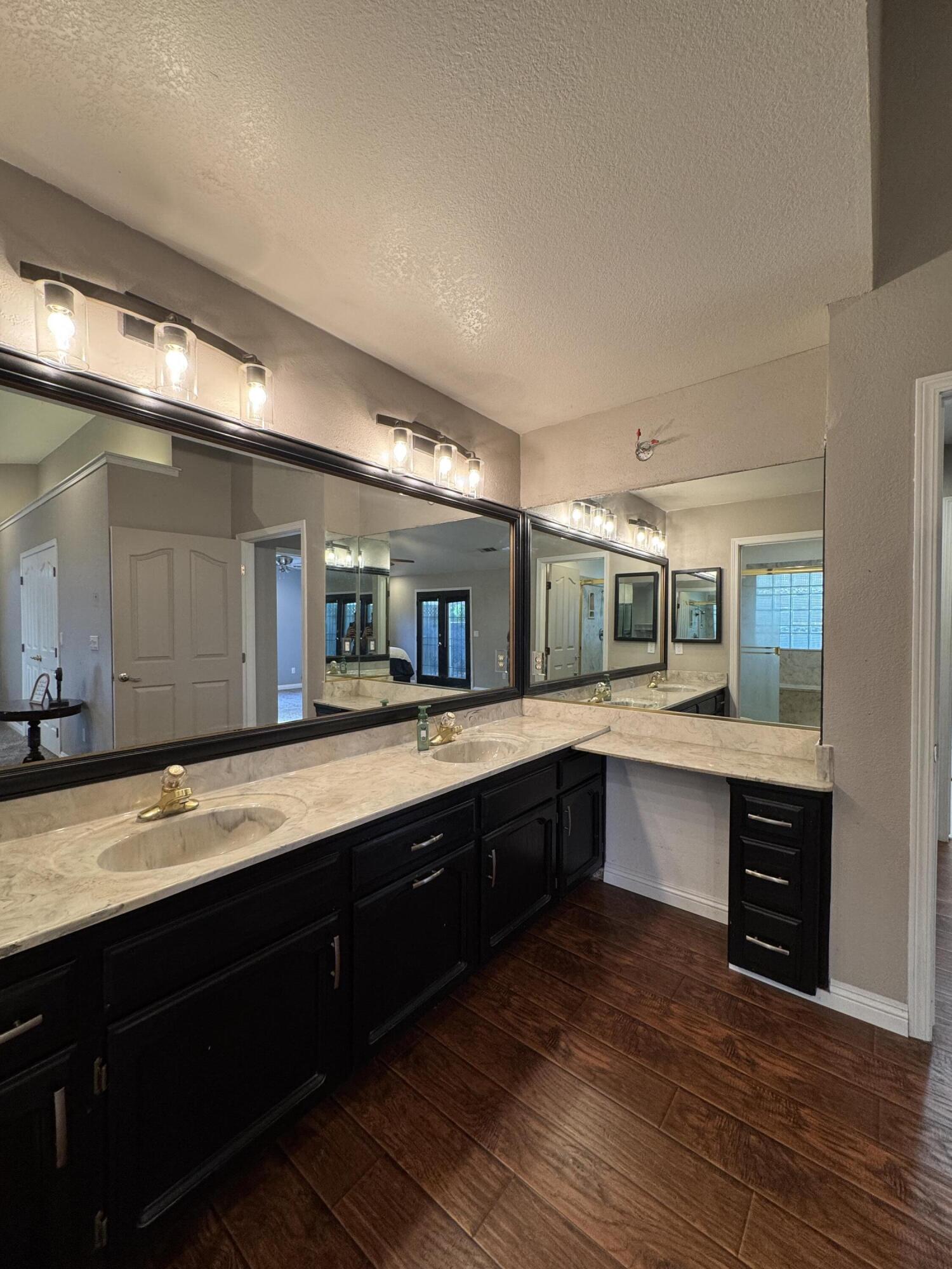 1827 E Evergreen Ct, Visalia, CA 93292