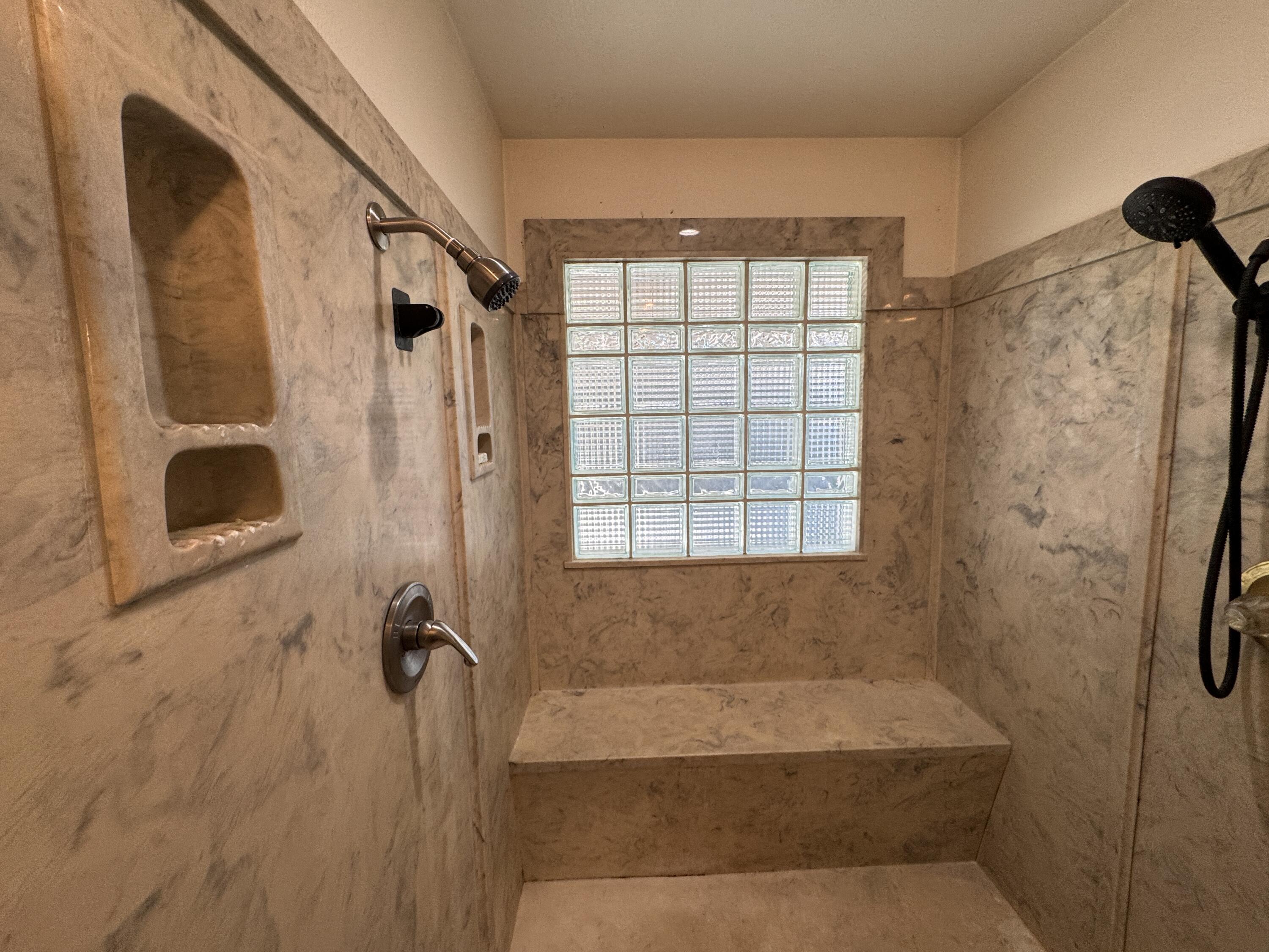 1827 E Evergreen Ct, Visalia, CA 93292