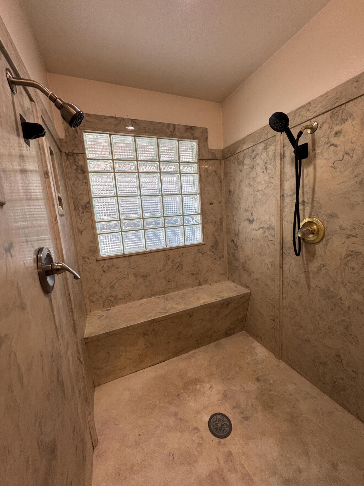 1827 E Evergreen Ct, Visalia, CA 93292