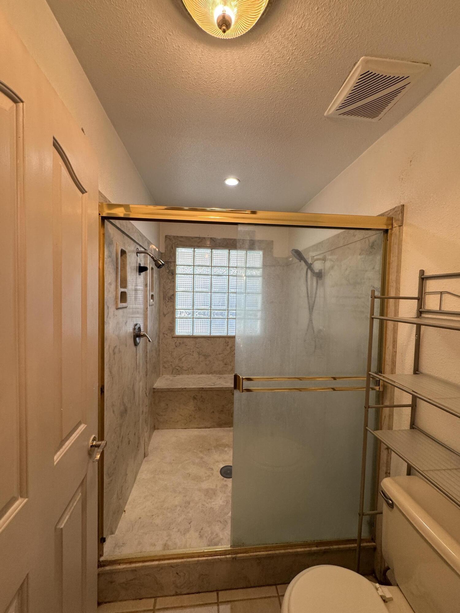 1827 E Evergreen Ct, Visalia, CA 93292