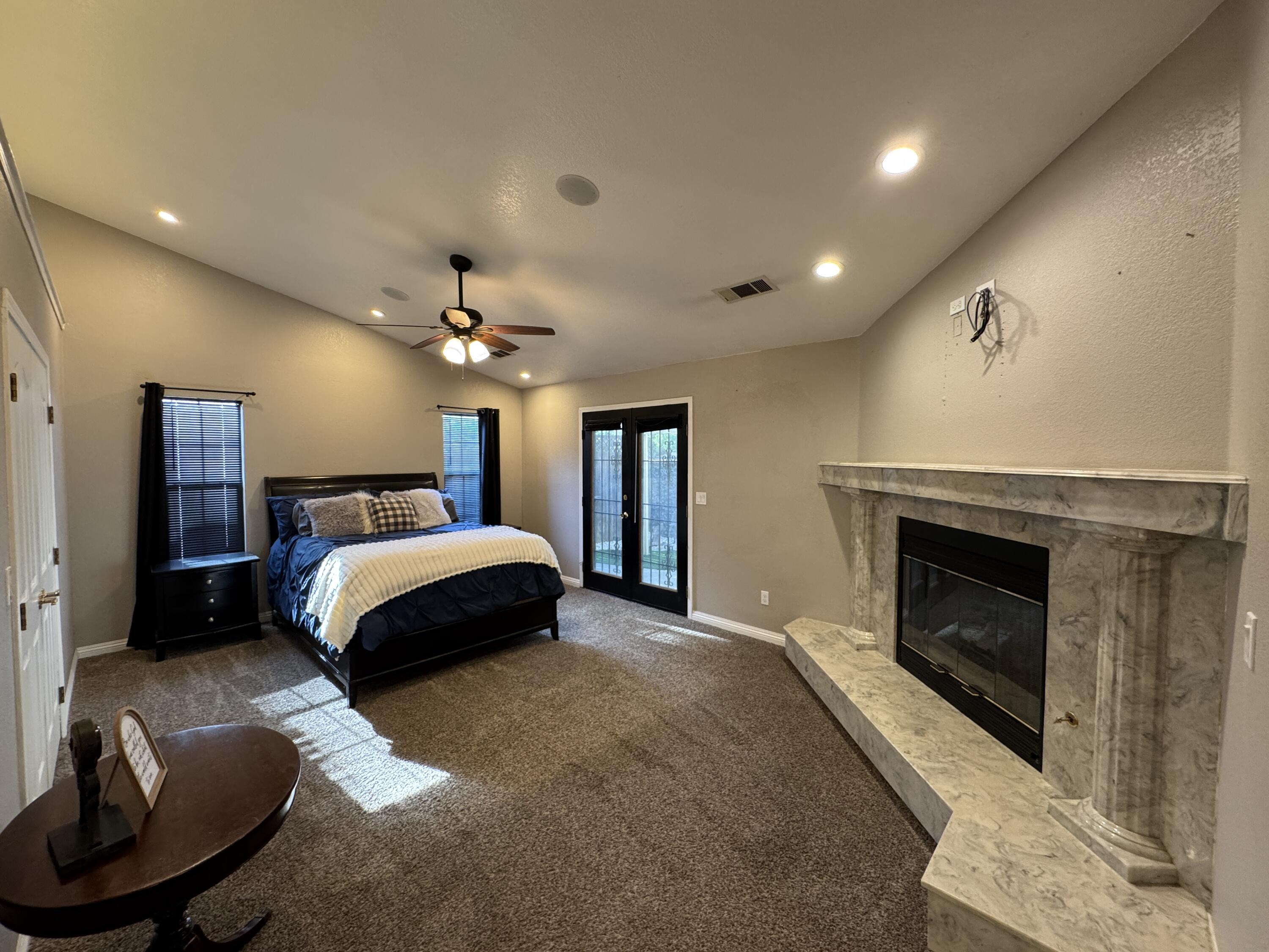 1827 E Evergreen Ct, Visalia, CA 93292