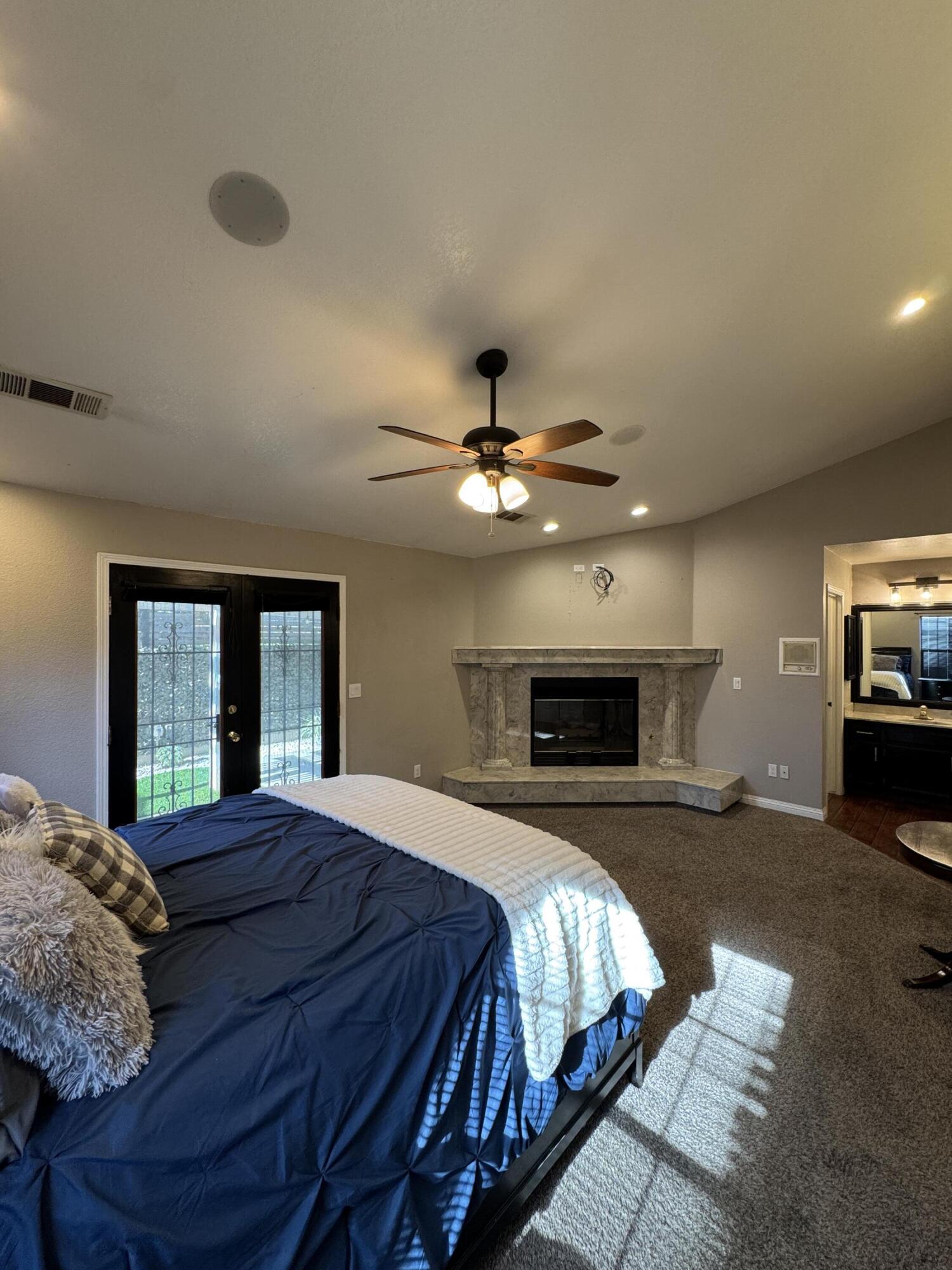 1827 E Evergreen Ct, Visalia, CA 93292