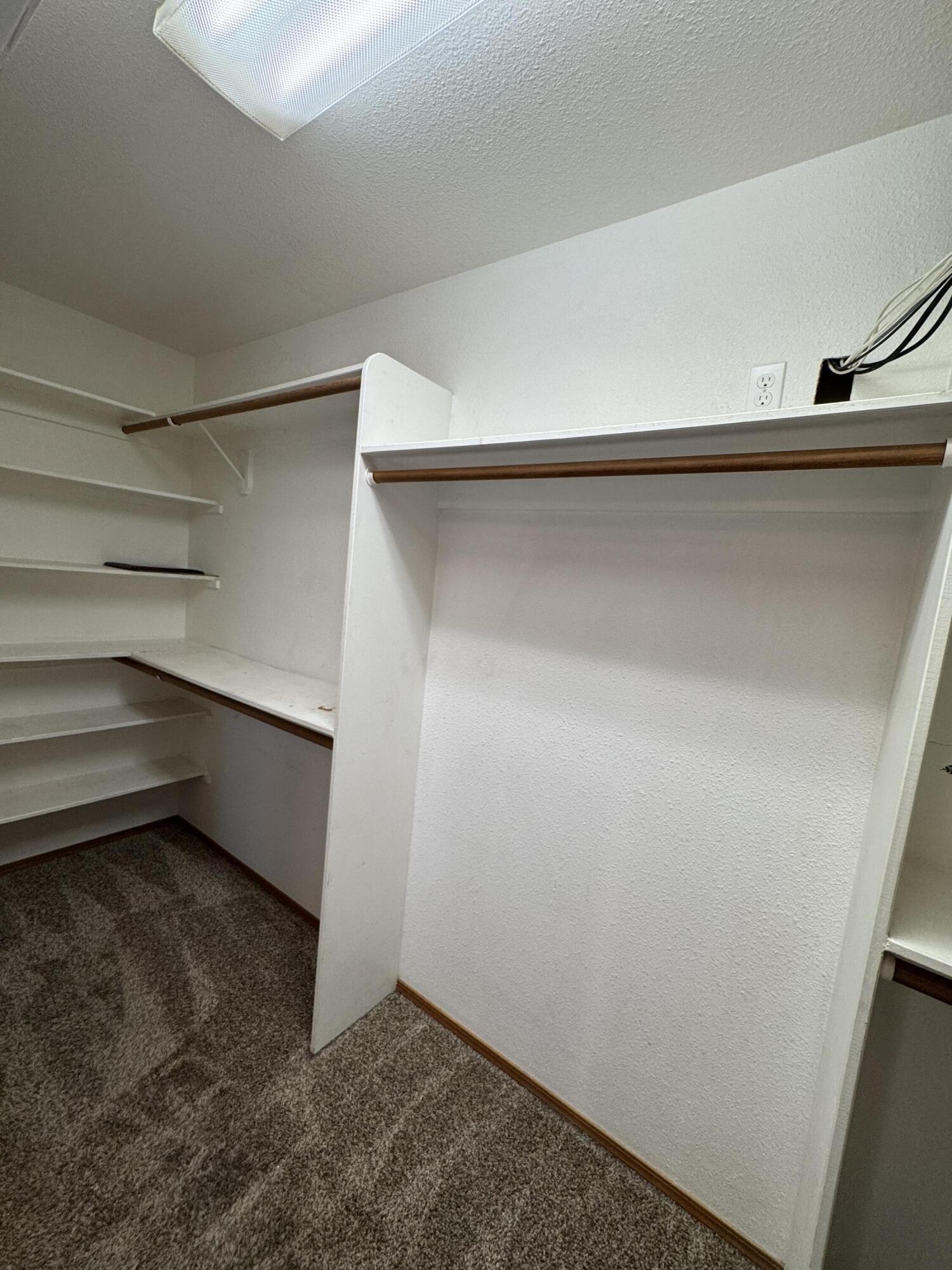 1827 E Evergreen Ct, Visalia, CA 93292