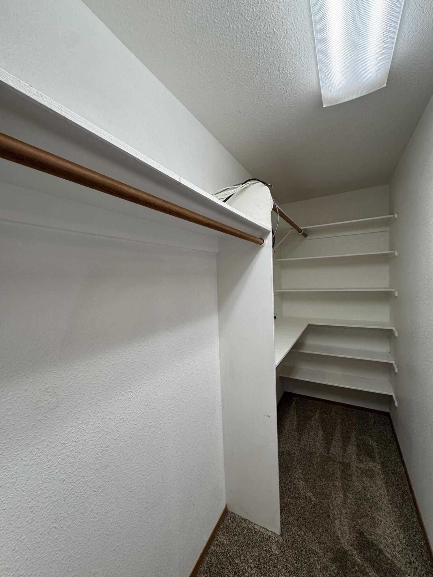 1827 E Evergreen Ct, Visalia, CA 93292