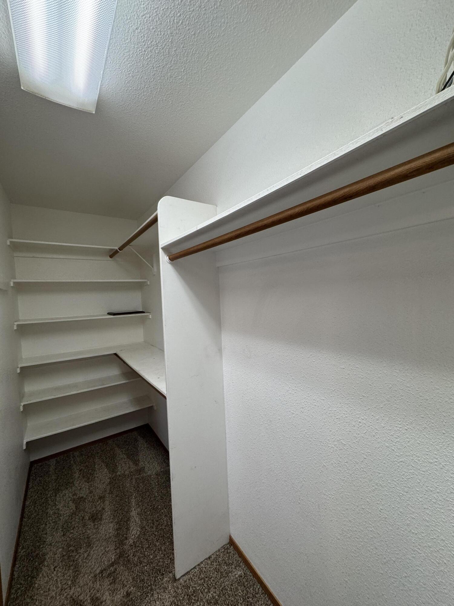 1827 E Evergreen Ct, Visalia, CA 93292