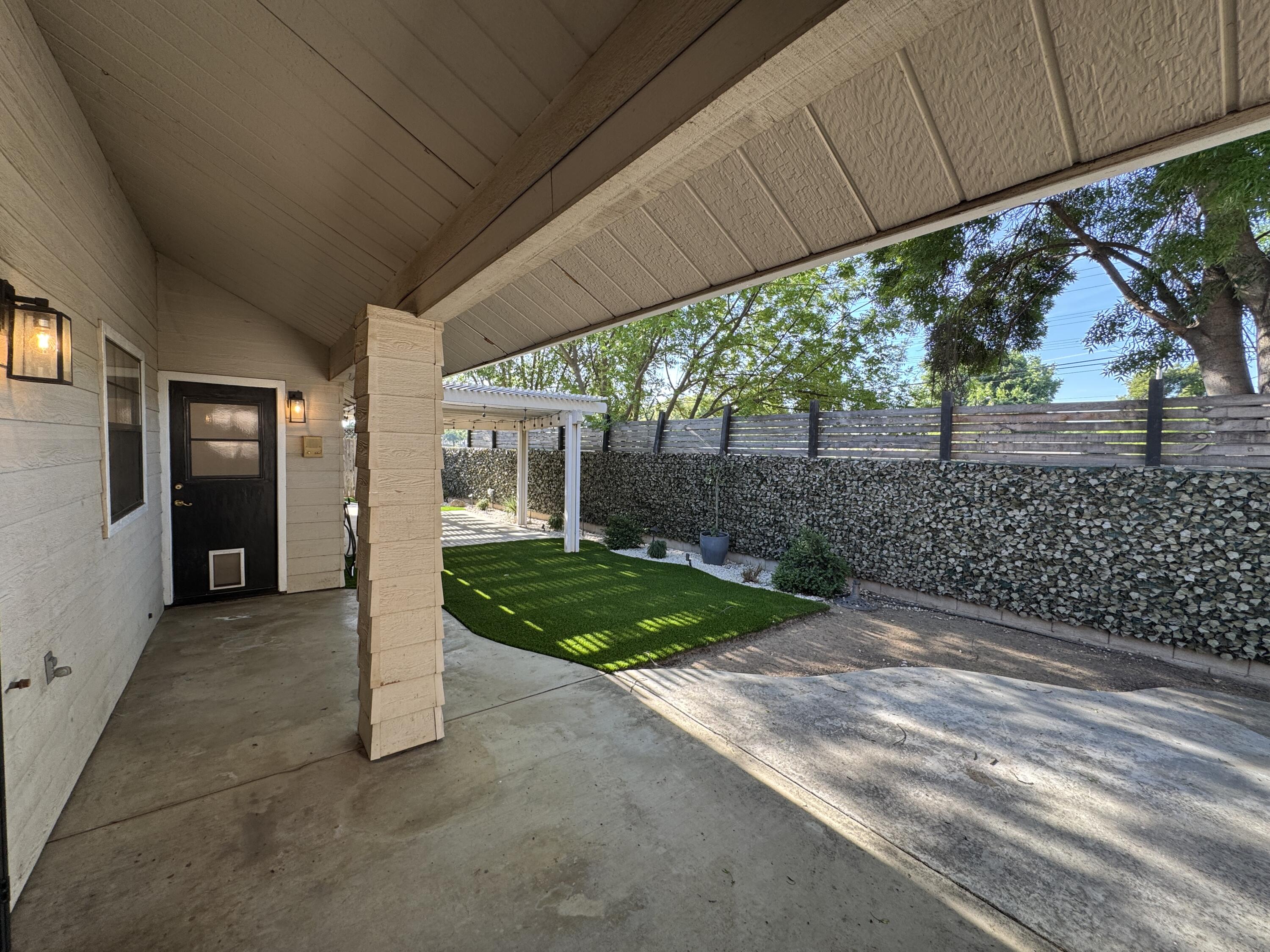 1827 E Evergreen Ct, Visalia, CA 93292