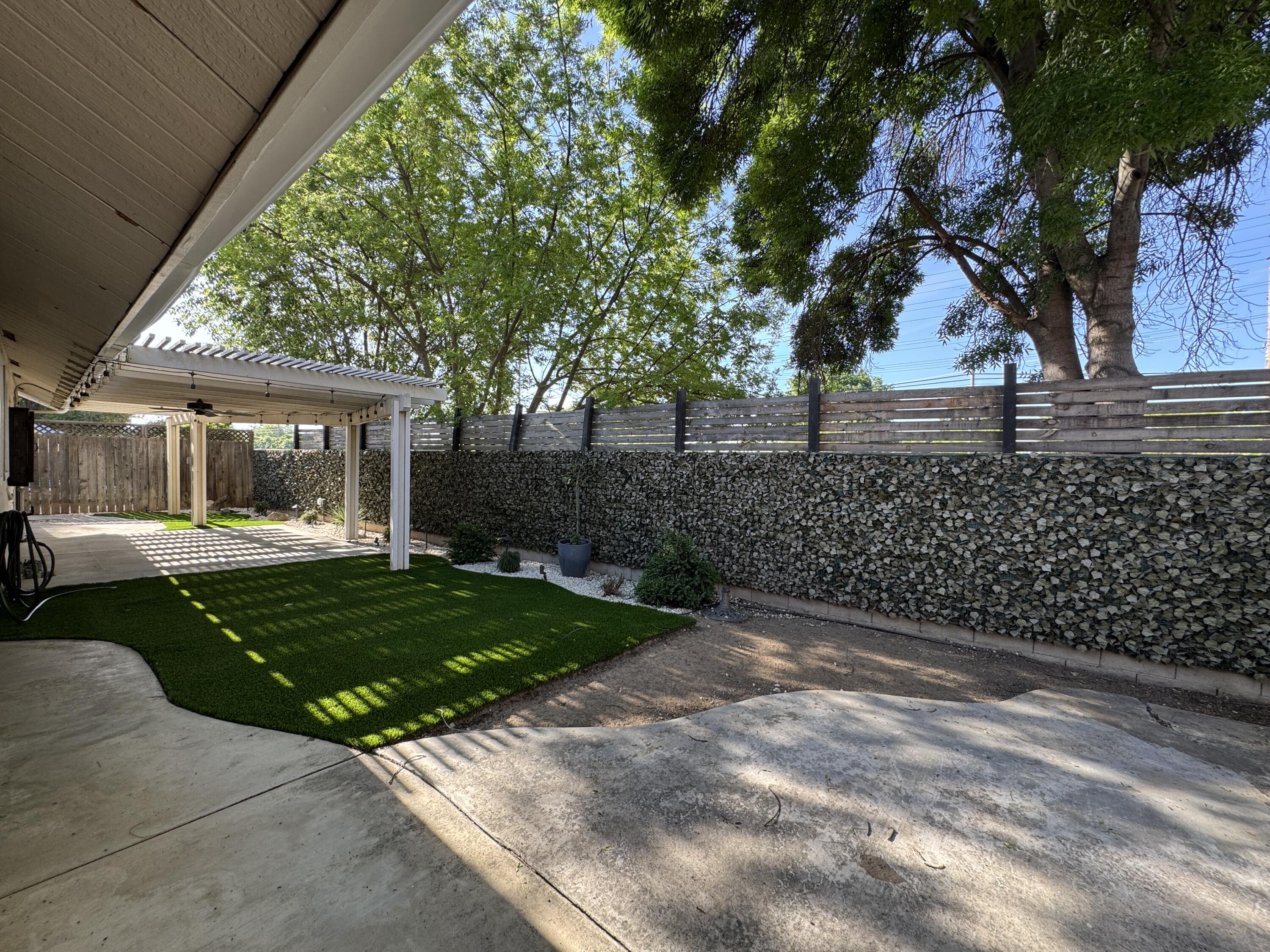 1827 E Evergreen Ct, Visalia, CA 93292