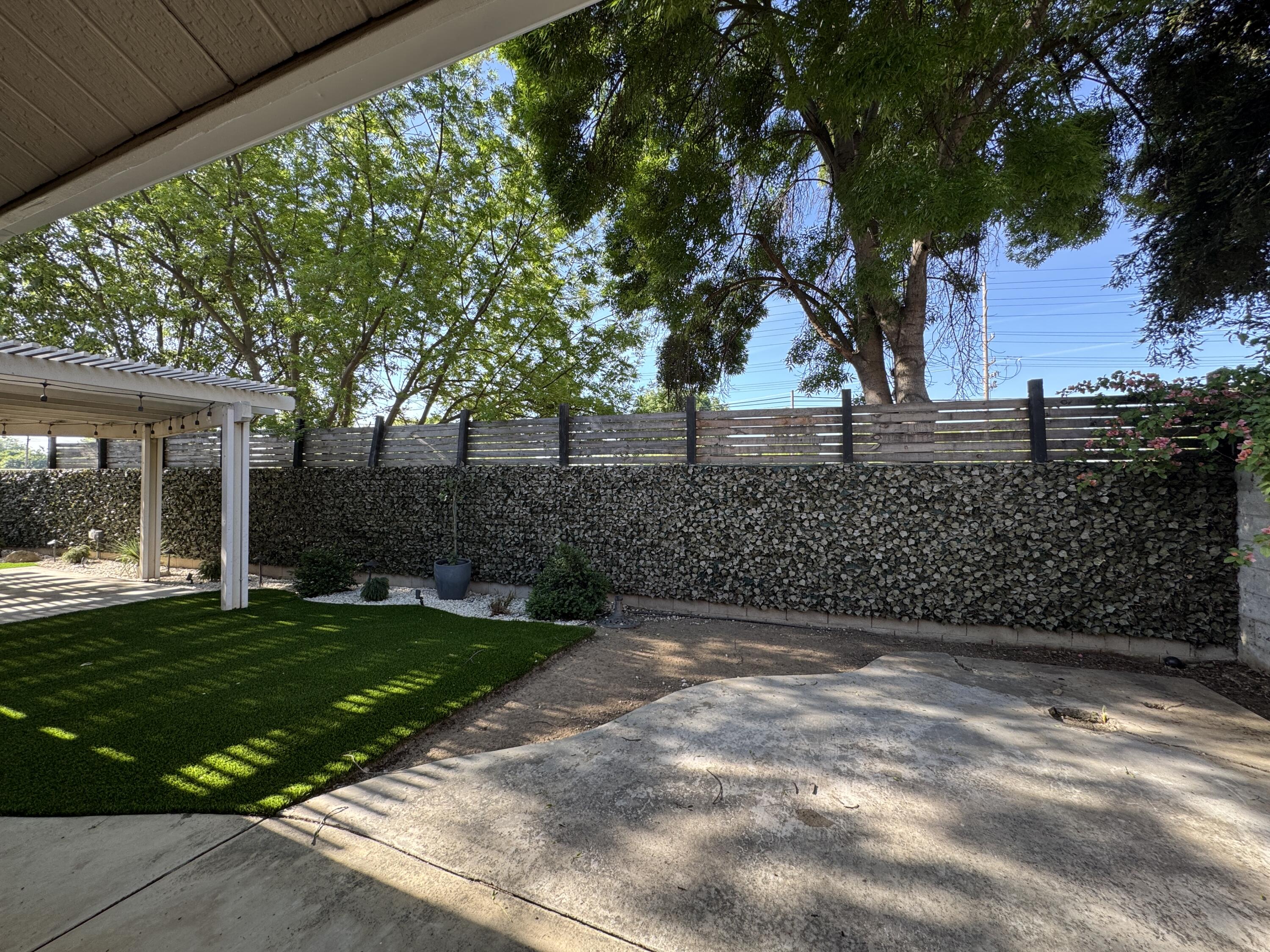 1827 E Evergreen Ct, Visalia, CA 93292