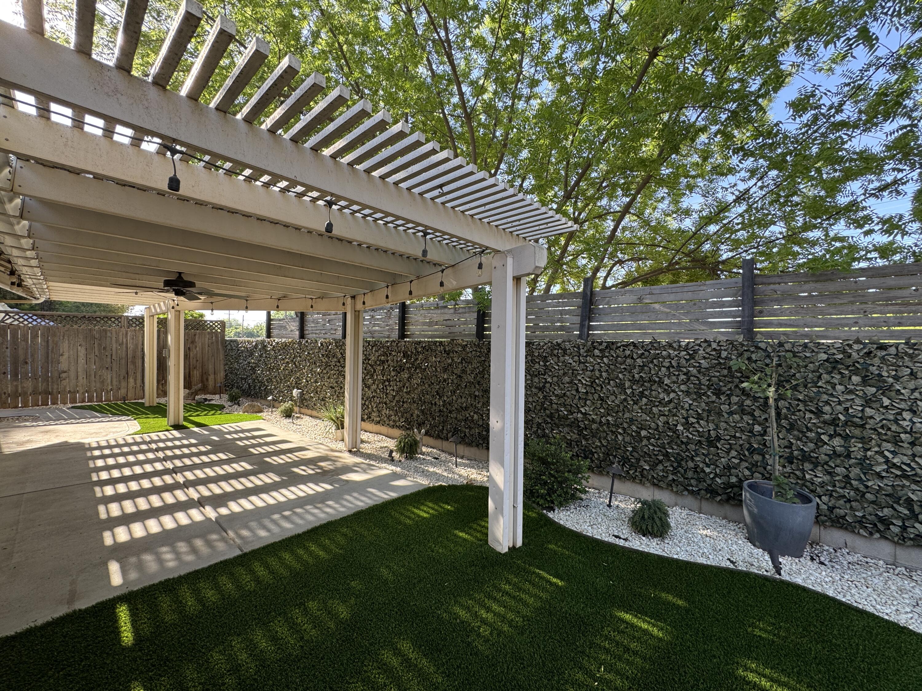 1827 E Evergreen Ct, Visalia, CA 93292