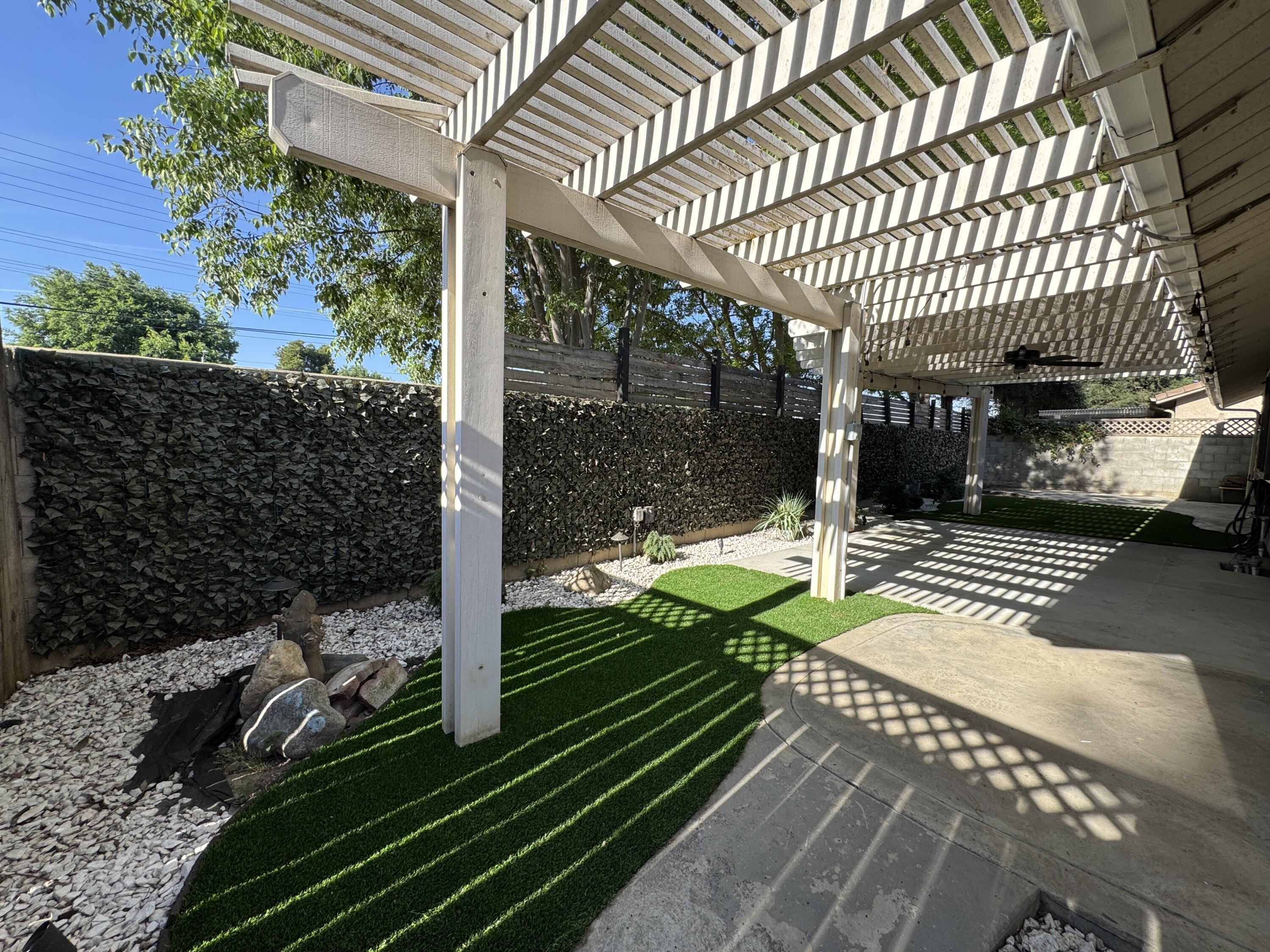 1827 E Evergreen Ct, Visalia, CA 93292