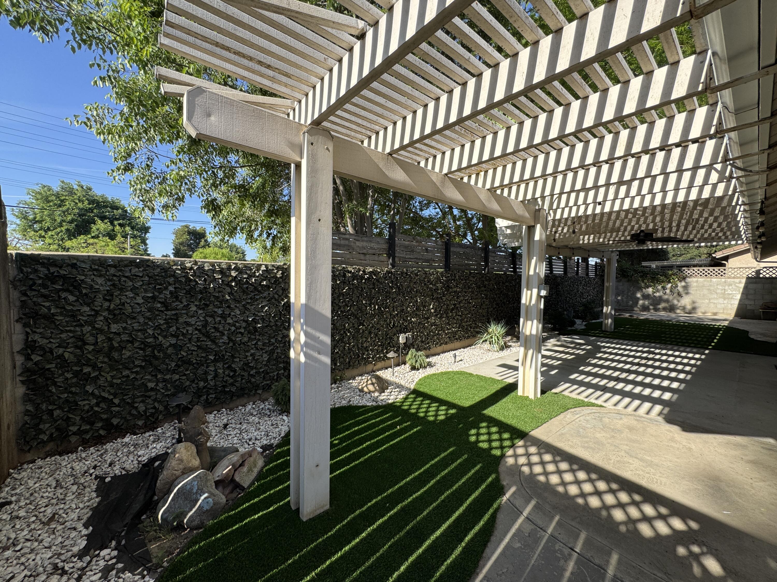 1827 E Evergreen Ct, Visalia, CA 93292