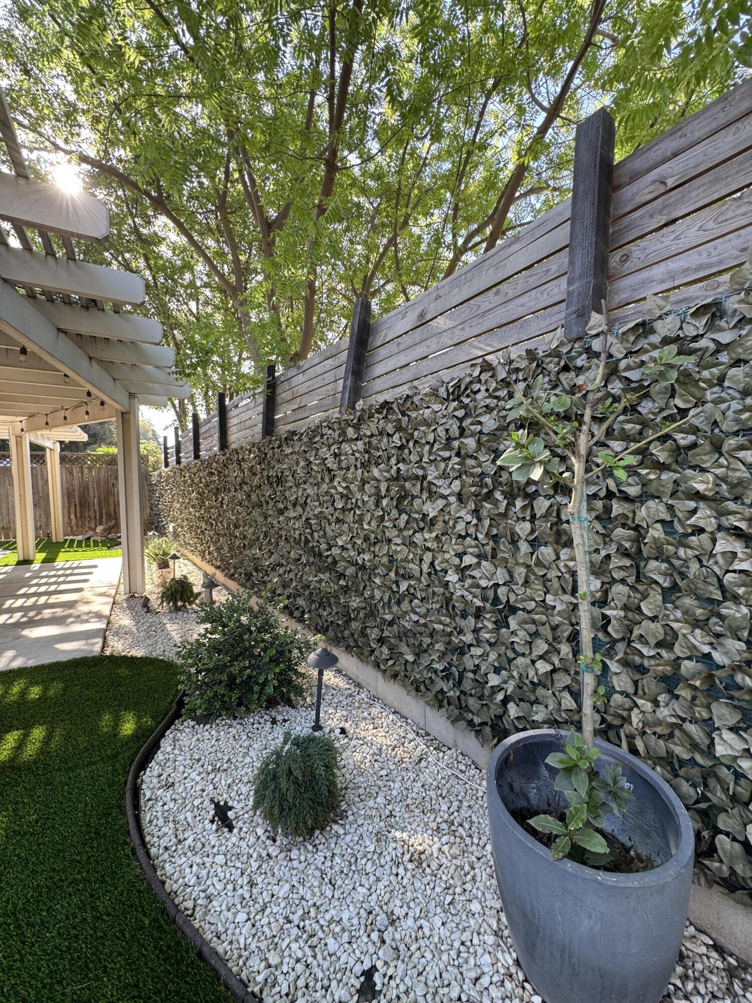 1827 E Evergreen Ct, Visalia, CA 93292