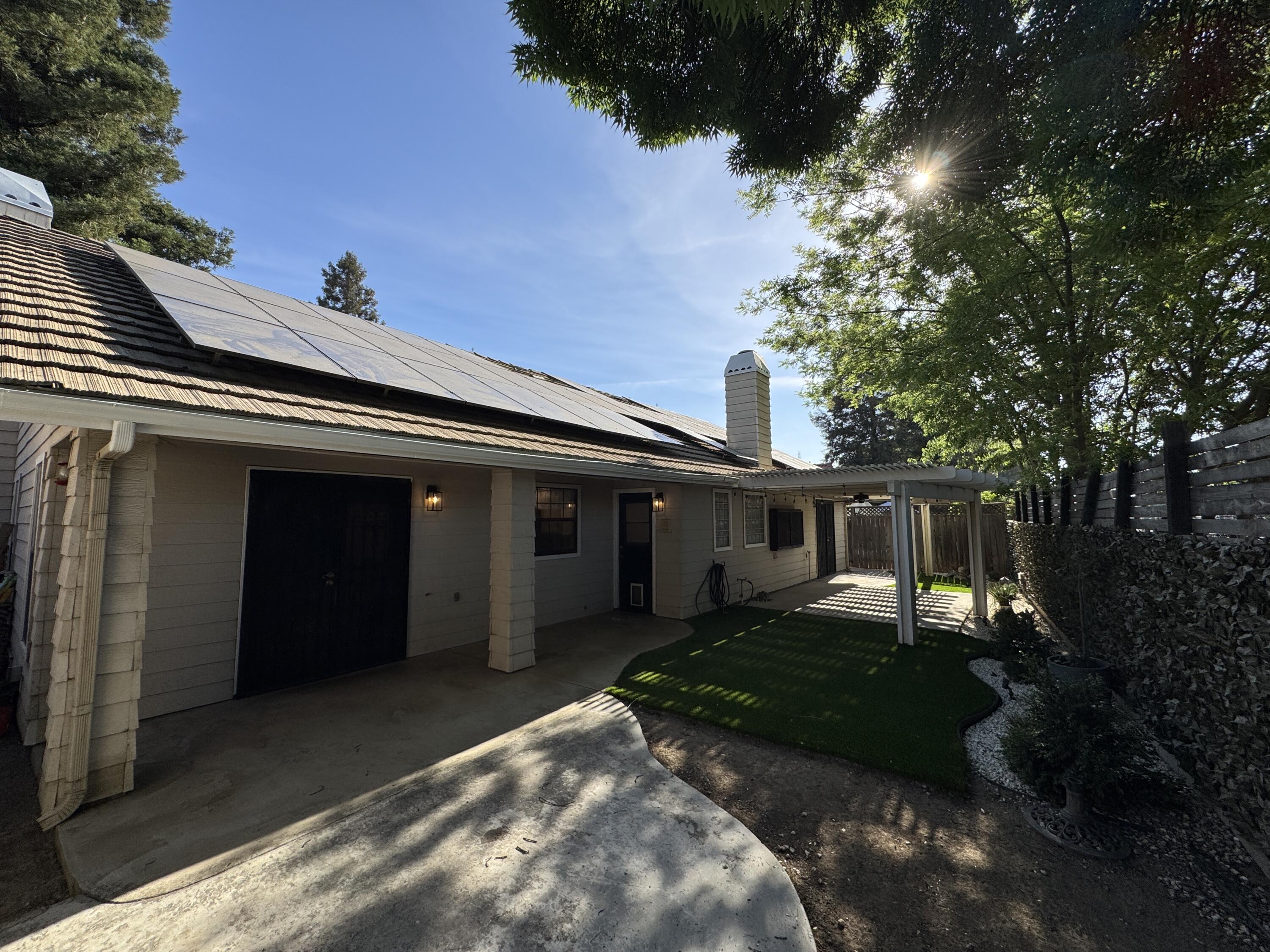 1827 E Evergreen Ct, Visalia, CA 93292