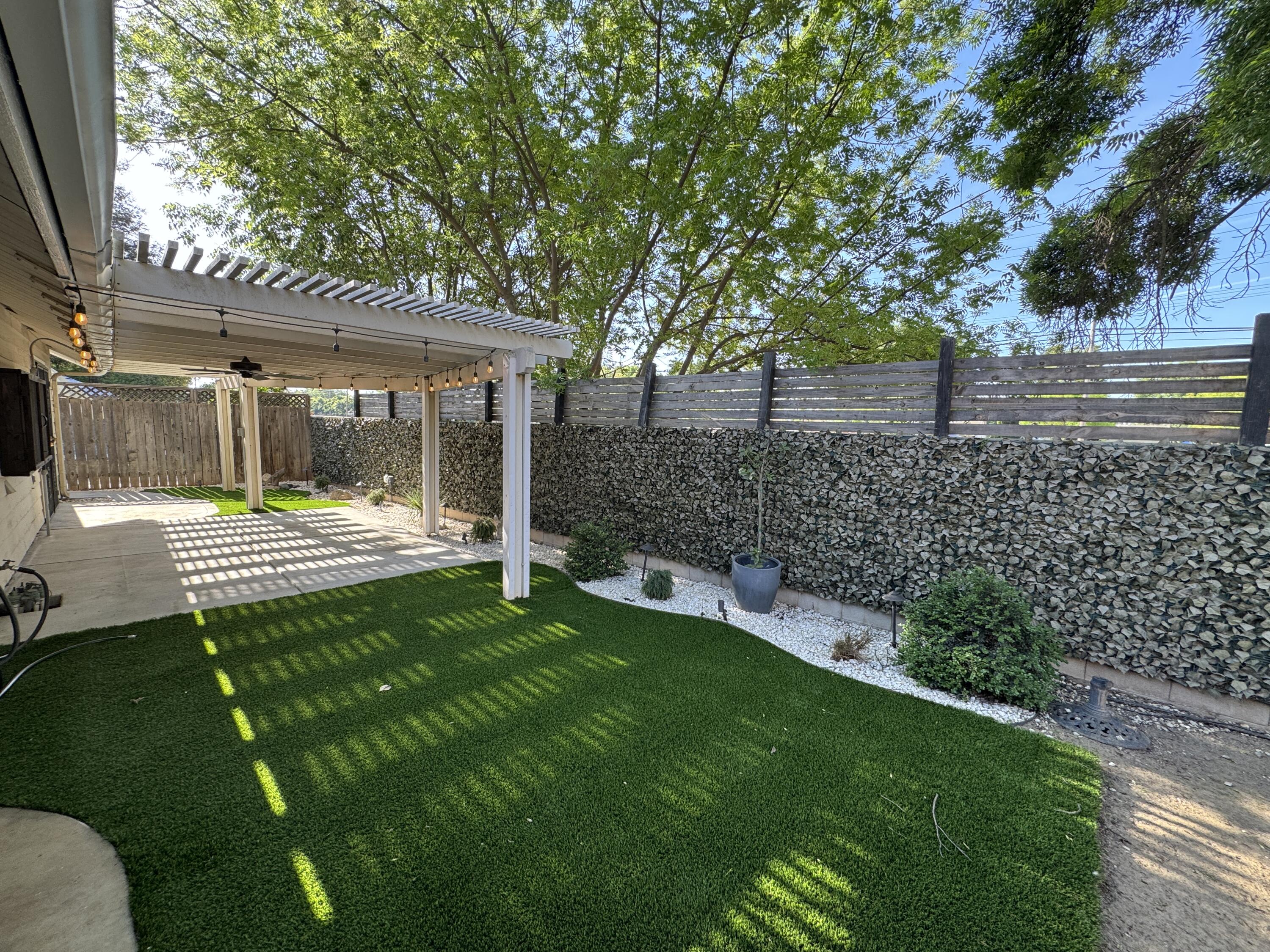 1827 E Evergreen Ct, Visalia, CA 93292