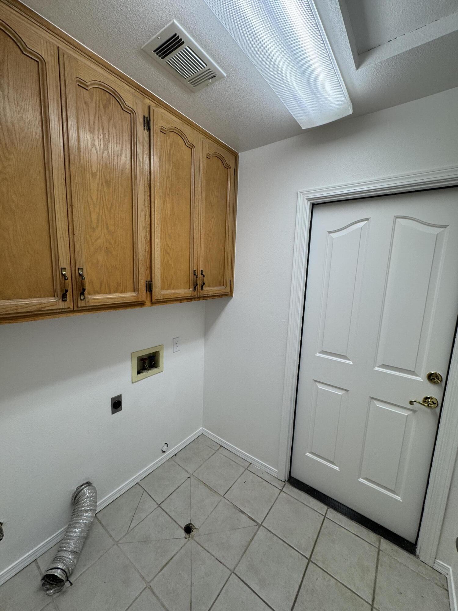1827 E Evergreen Ct, Visalia, CA 93292