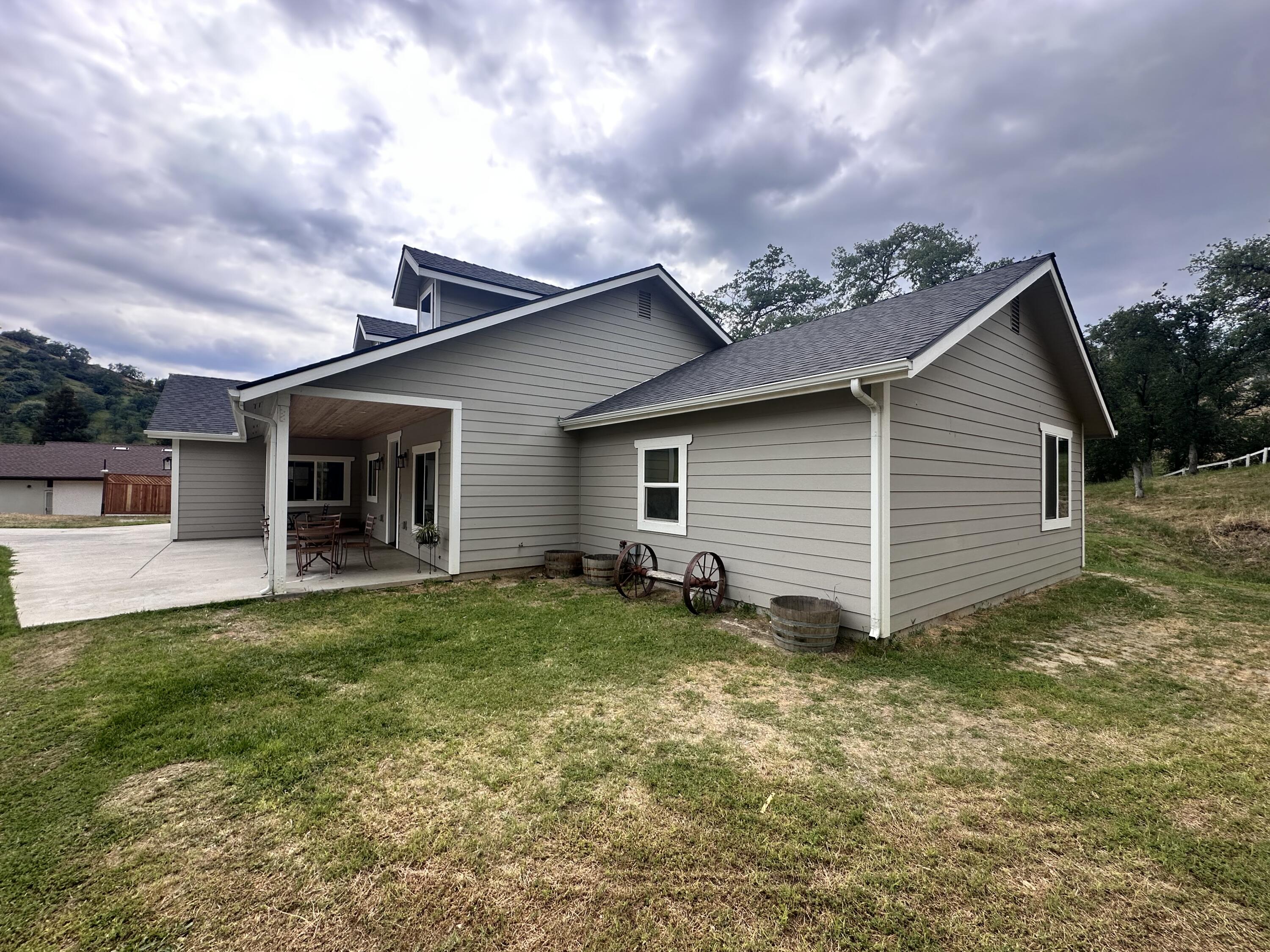 41955 Black Oak Dr, Three Rivers, CA 93271