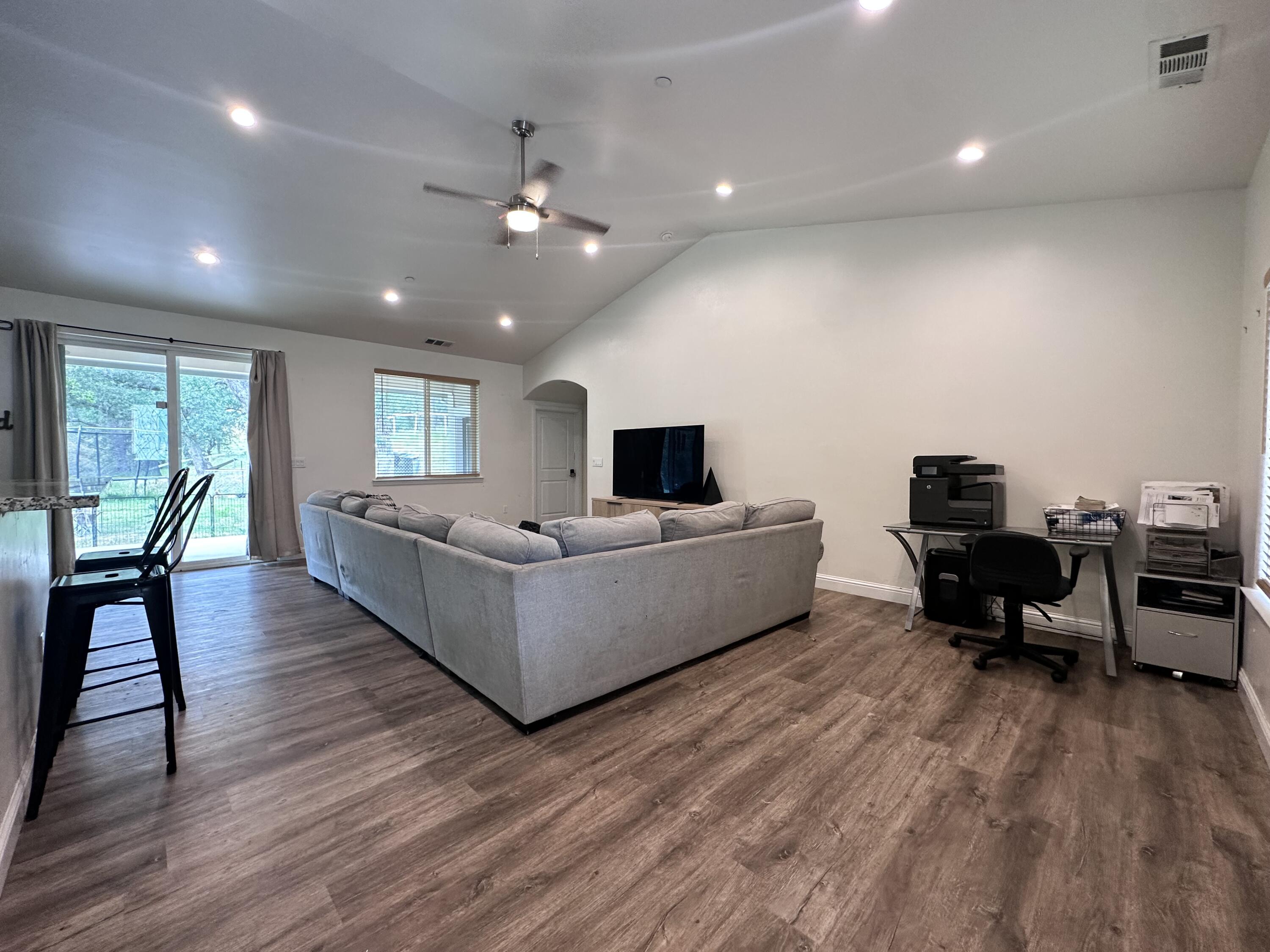 41955 Black Oak Dr, Three Rivers, CA 93271