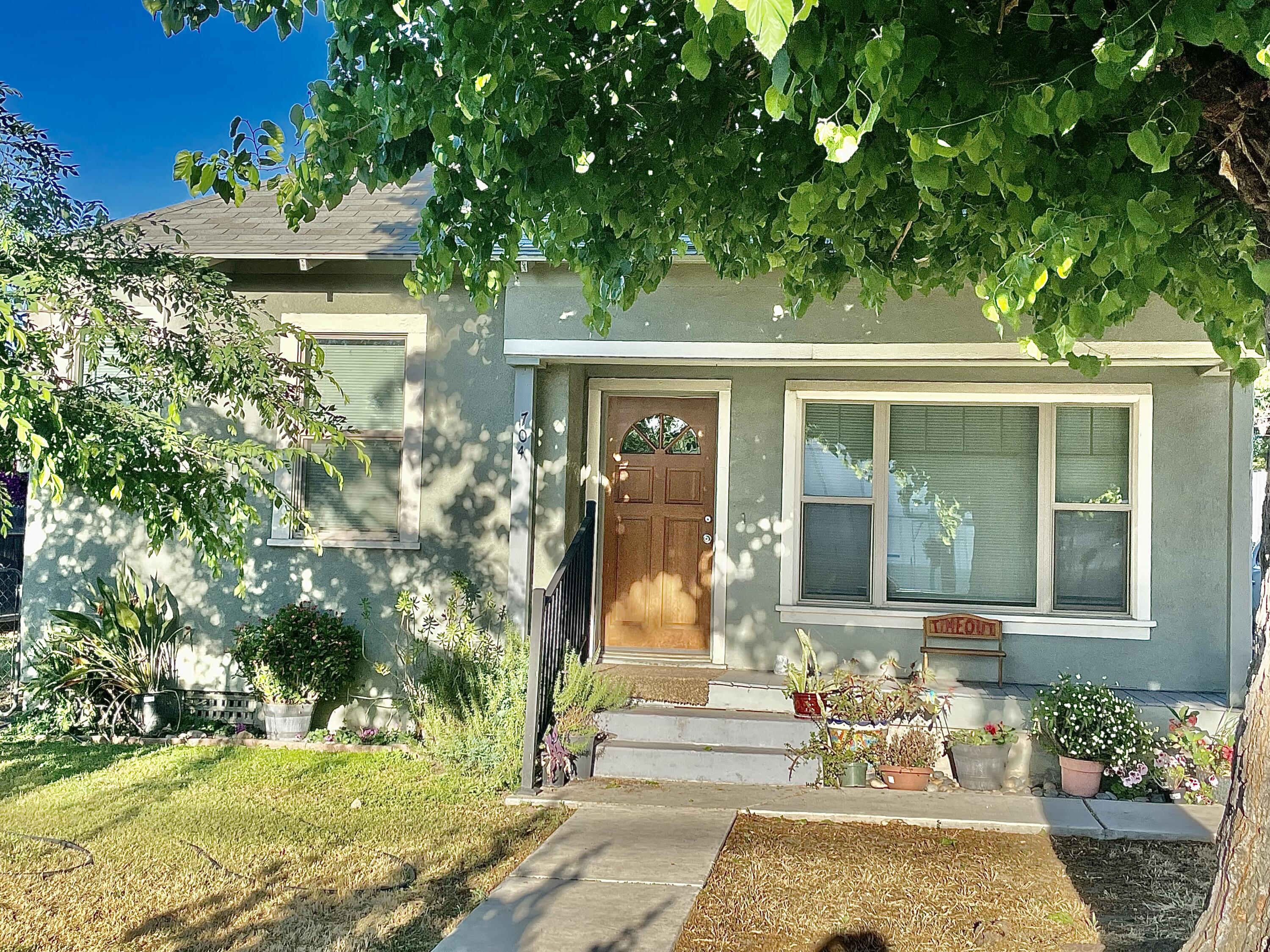 704 N Divisadero St, Visalia, CA 93291