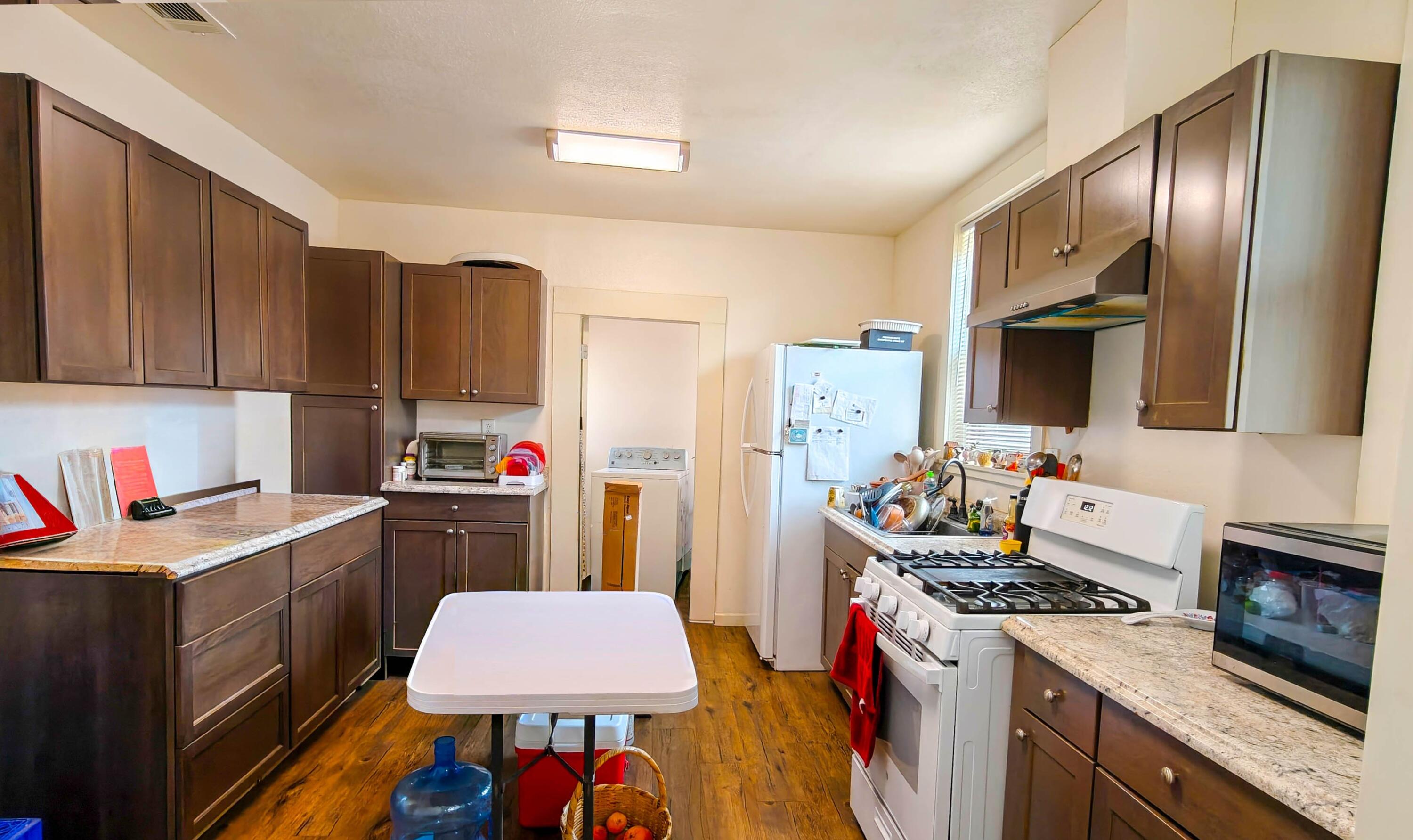 704 N Divisadero St, Visalia, CA 93291