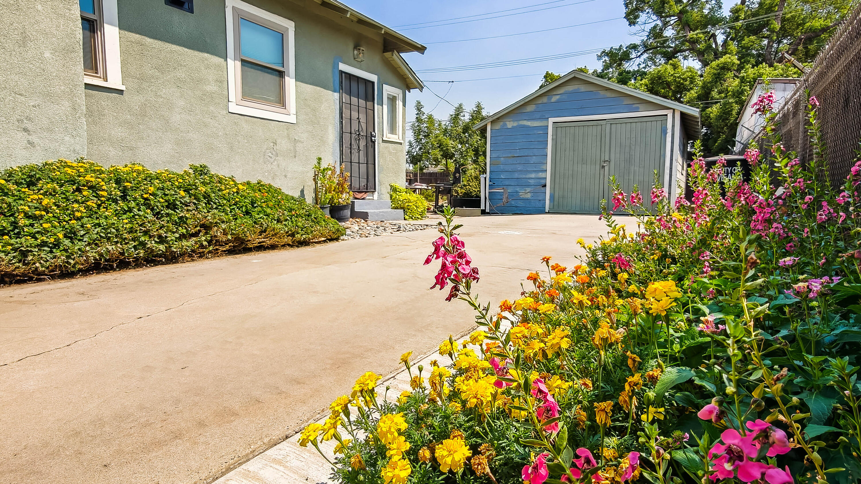 704 N Divisadero St, Visalia, CA 93291