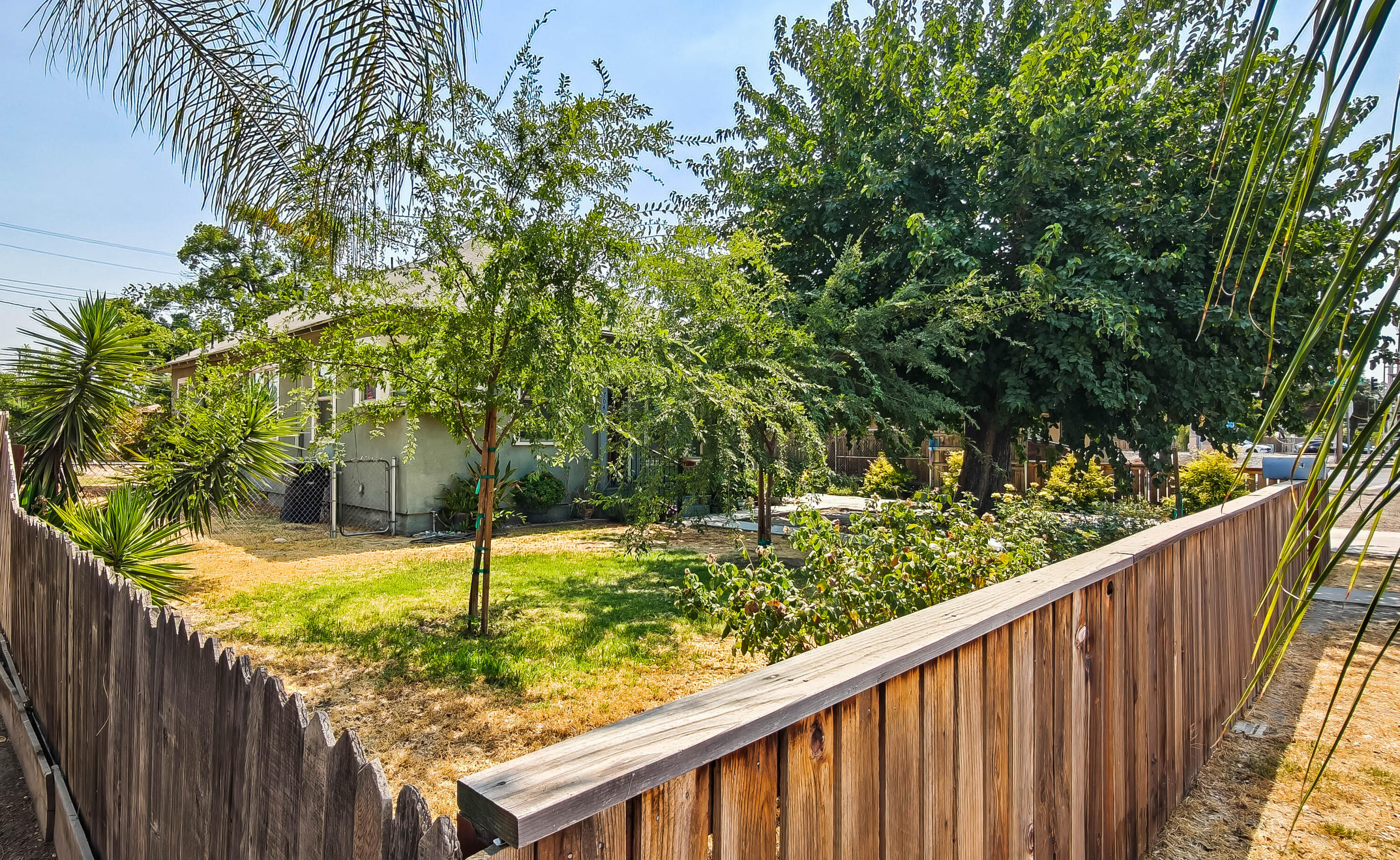 704 N Divisadero St, Visalia, CA 93291