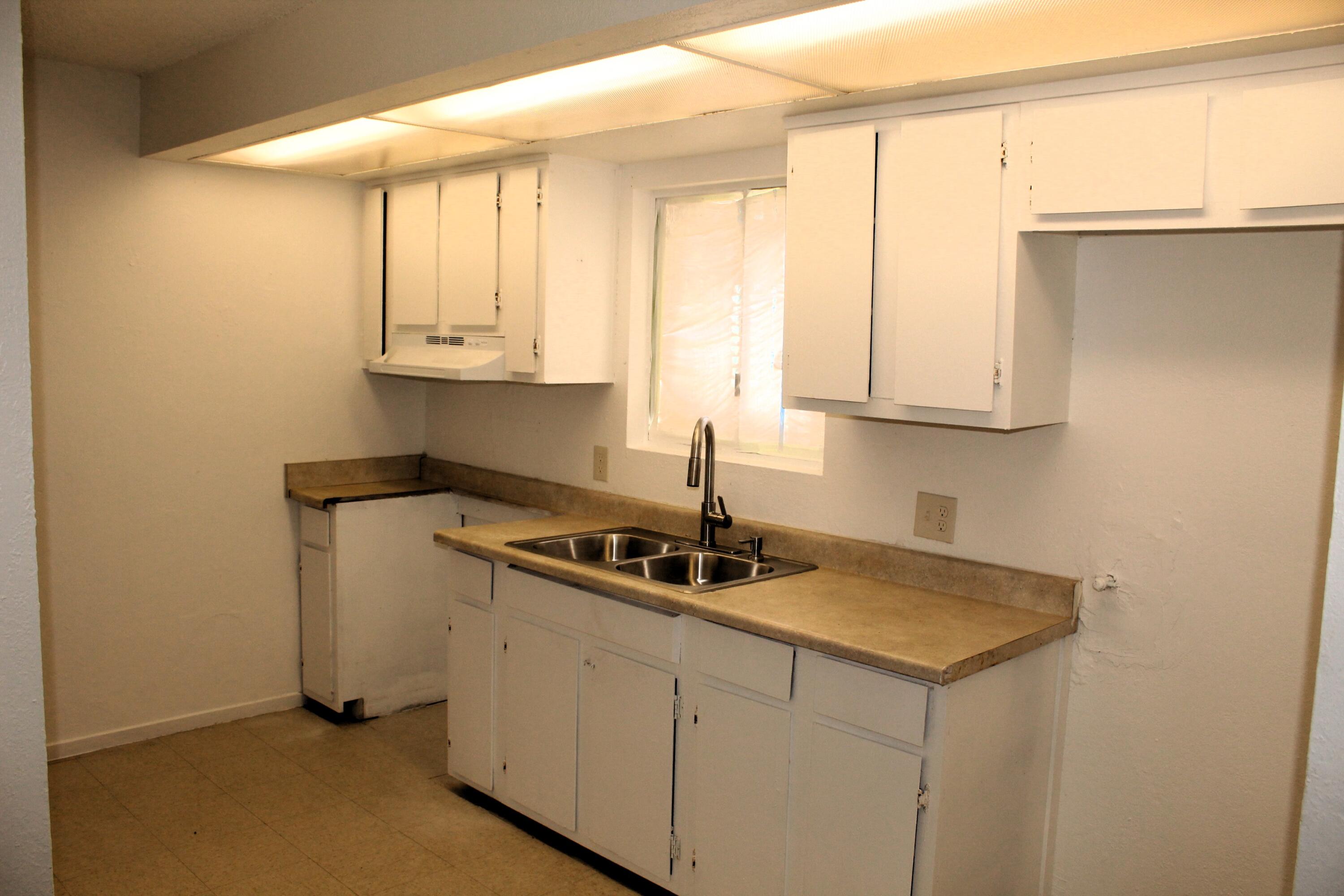 385 S Cornell St, Porterville, CA 93257