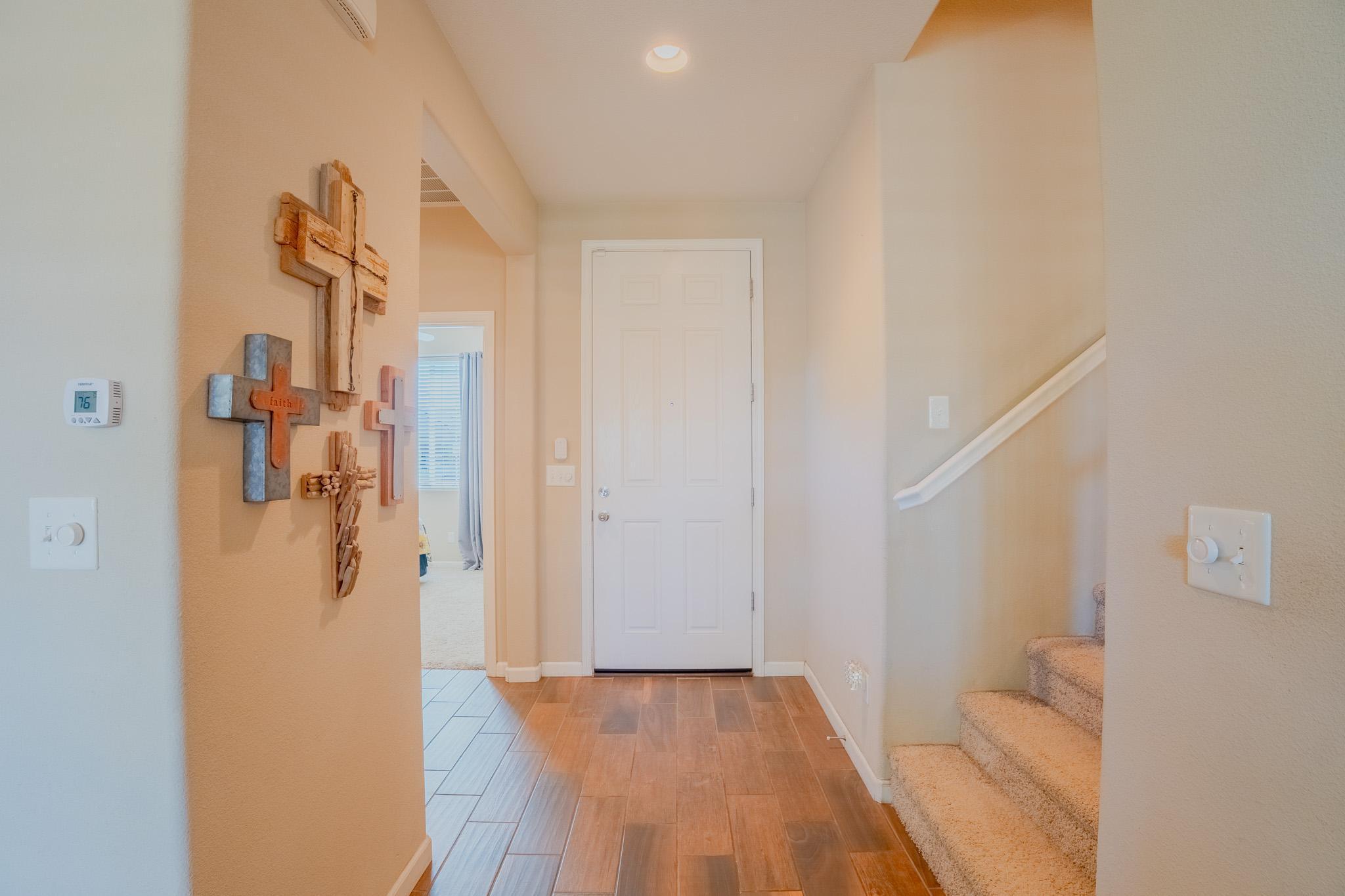 1116 W Muir Way, Hanford, CA 93230