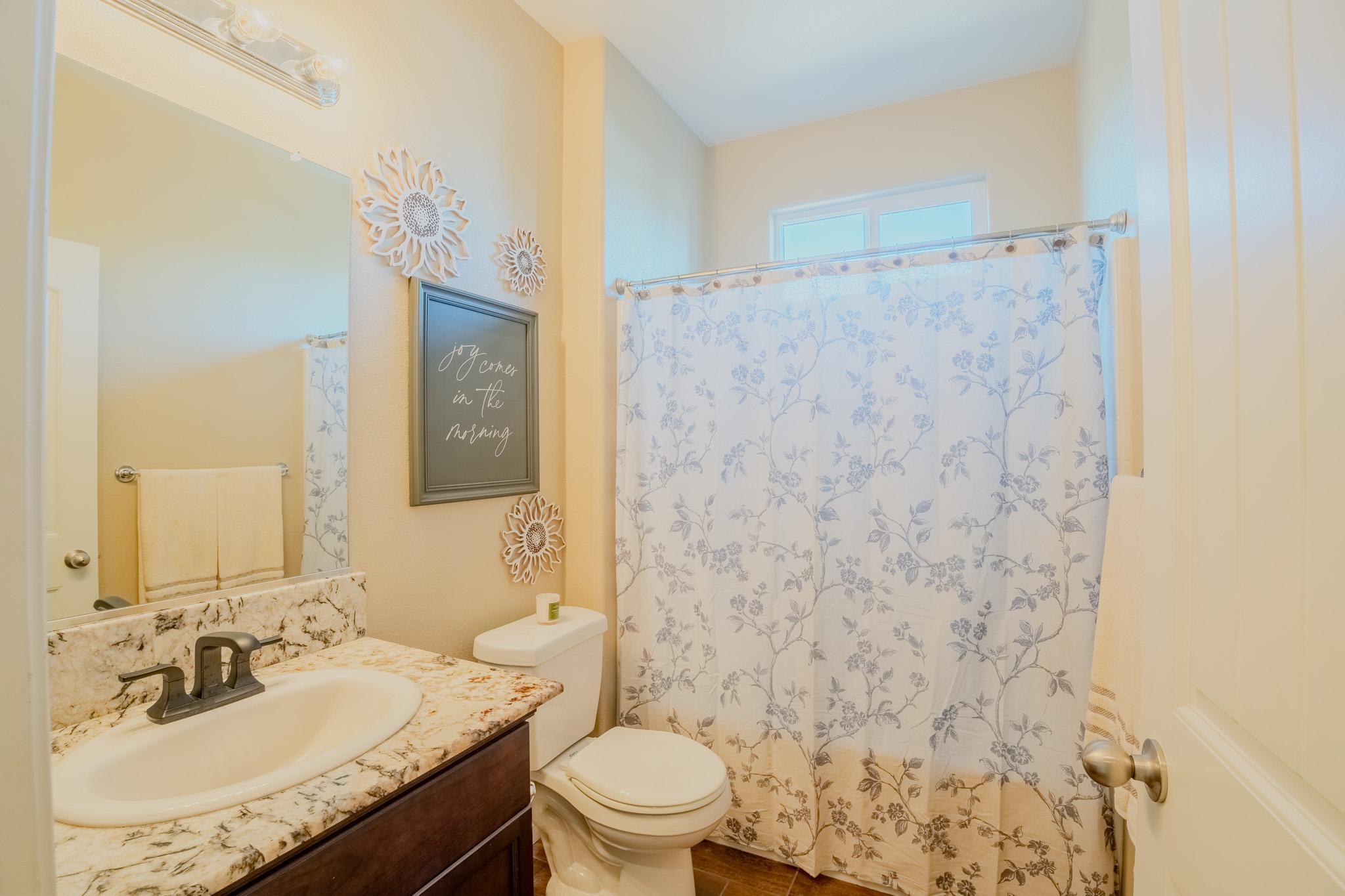 1116 W Muir Way, Hanford, CA 93230