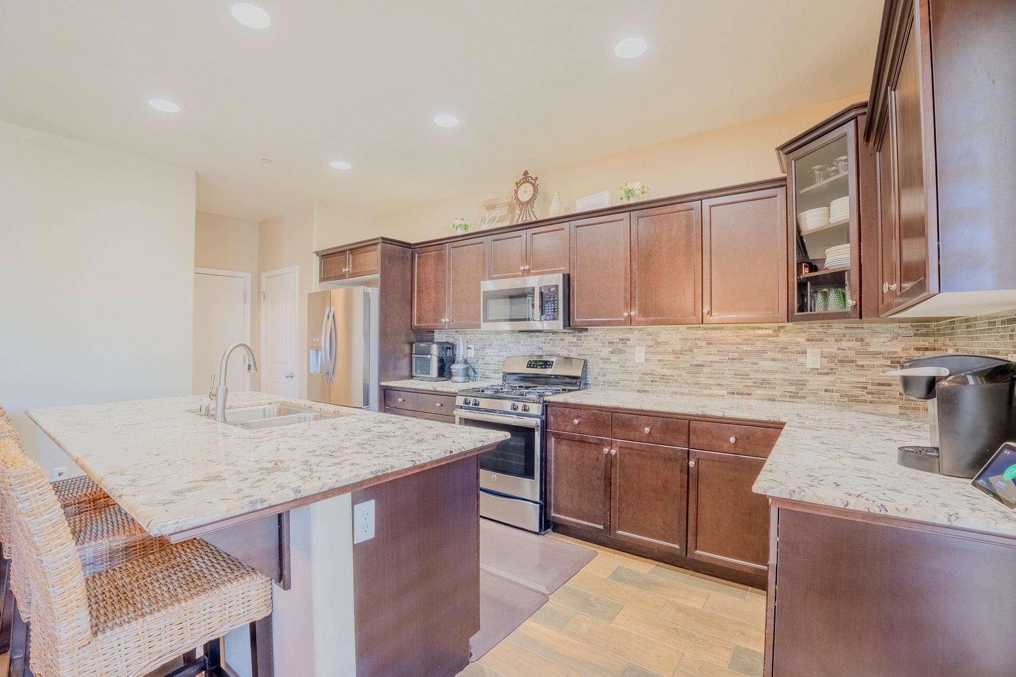 1116 W Muir Way, Hanford, CA 93230