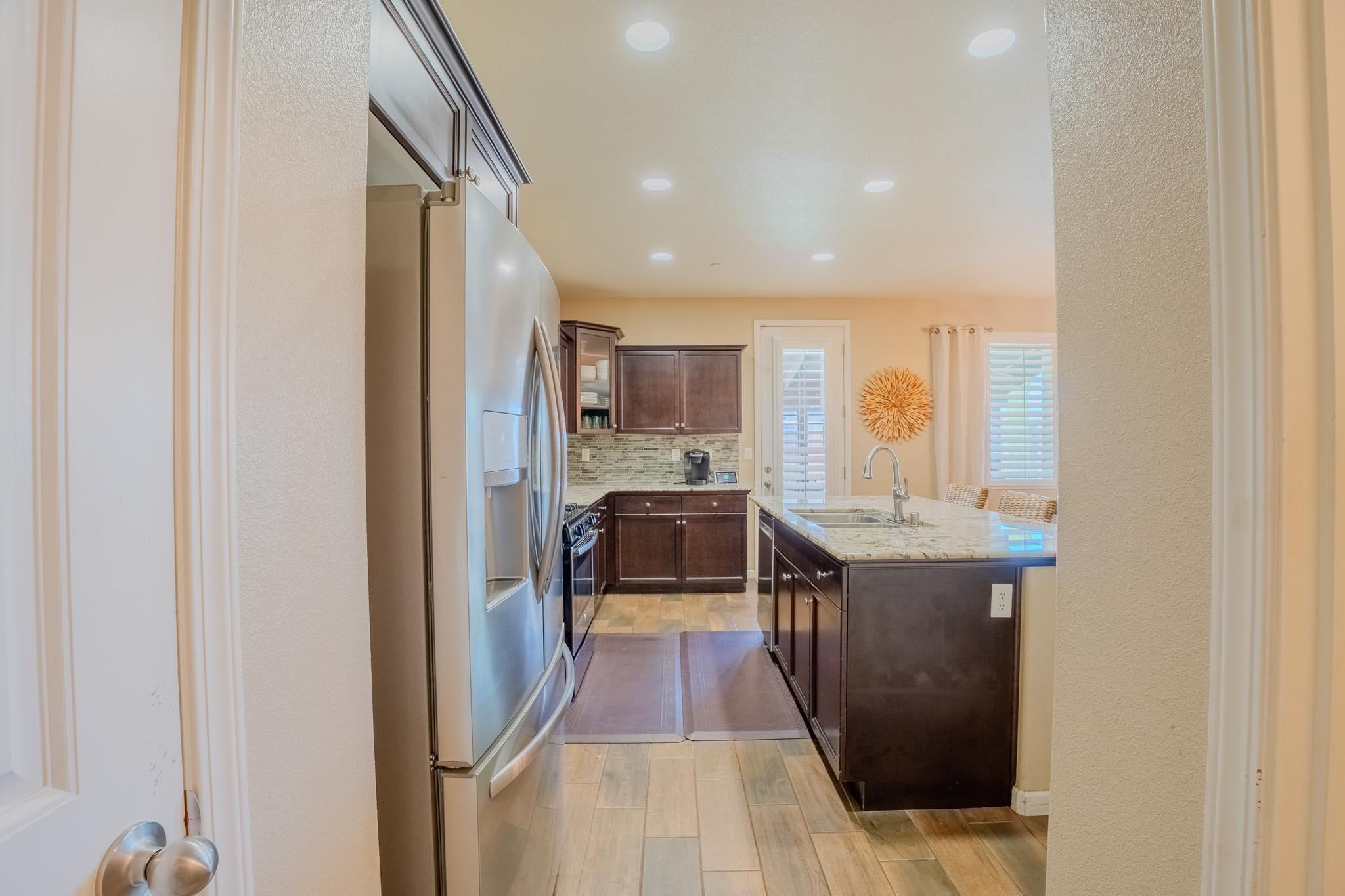 1116 W Muir Way, Hanford, CA 93230