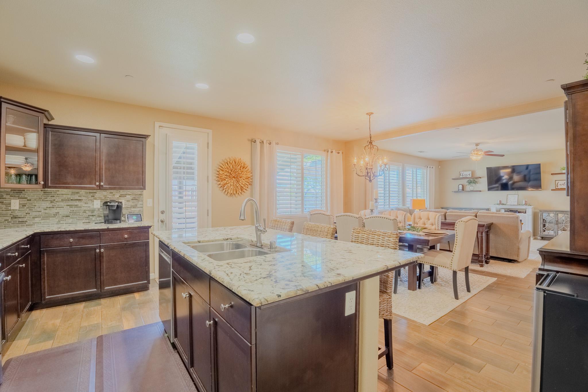 1116 W Muir Way, Hanford, CA 93230