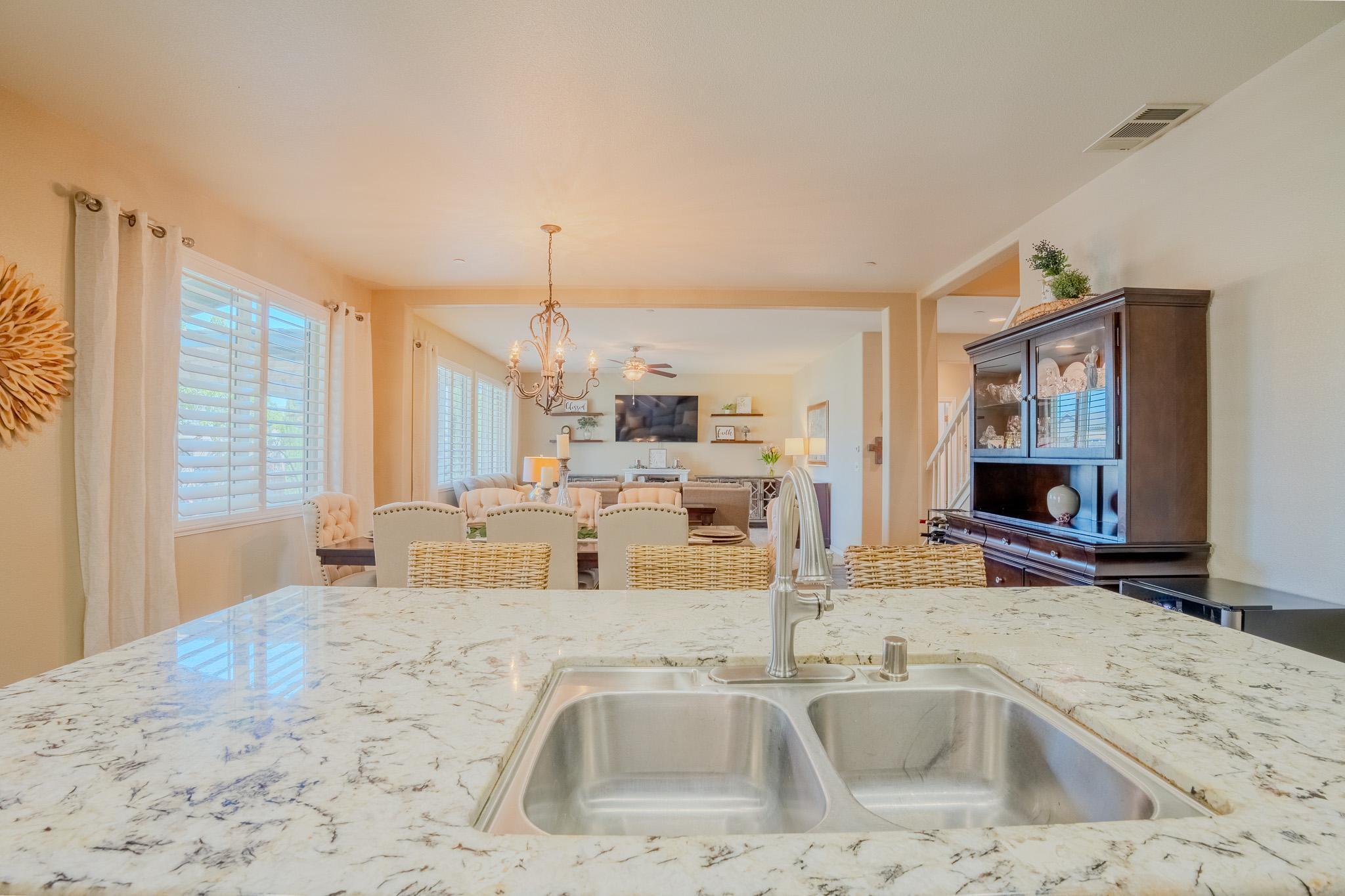 1116 W Muir Way, Hanford, CA 93230