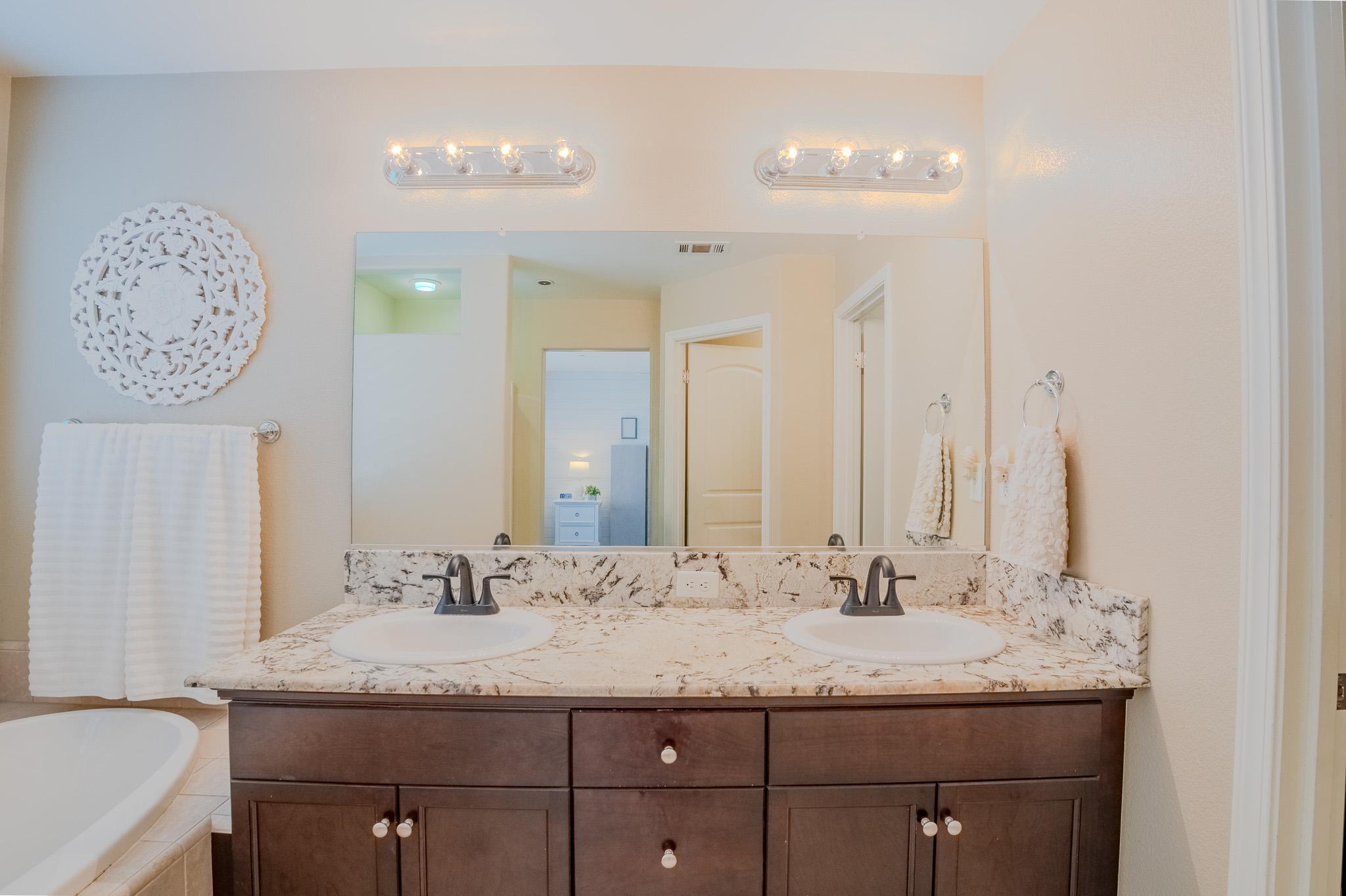 1116 W Muir Way, Hanford, CA 93230