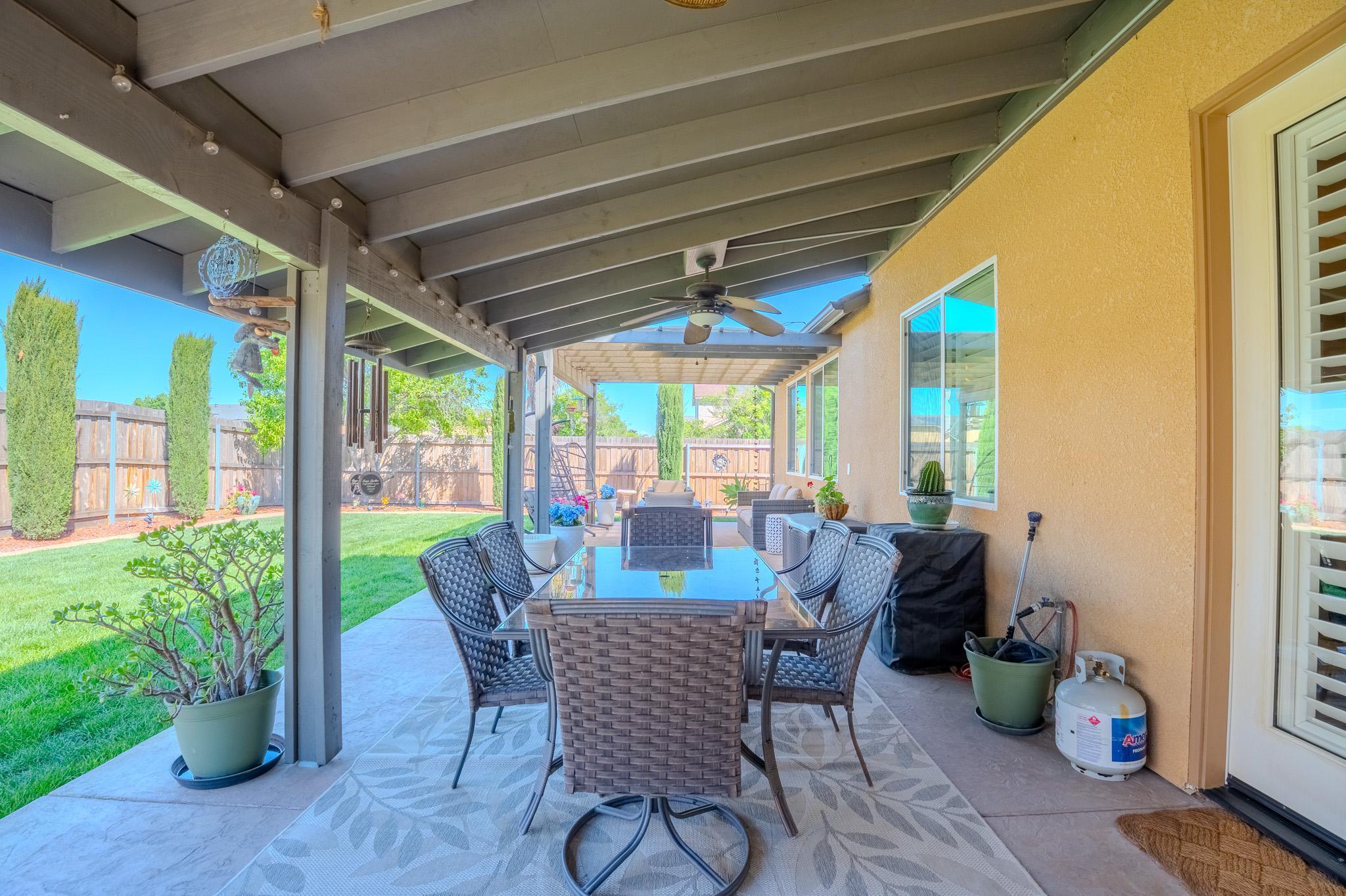 1116 W Muir Way, Hanford, CA 93230